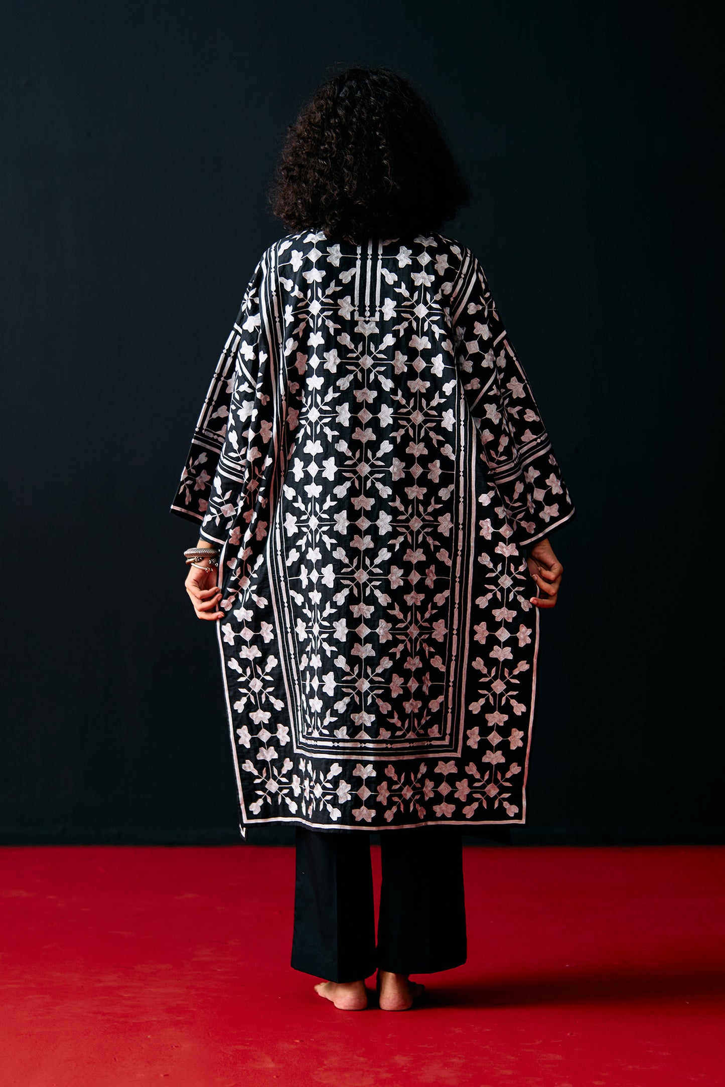 BLACK ALL-OVER FLORAL THREAD JACKET