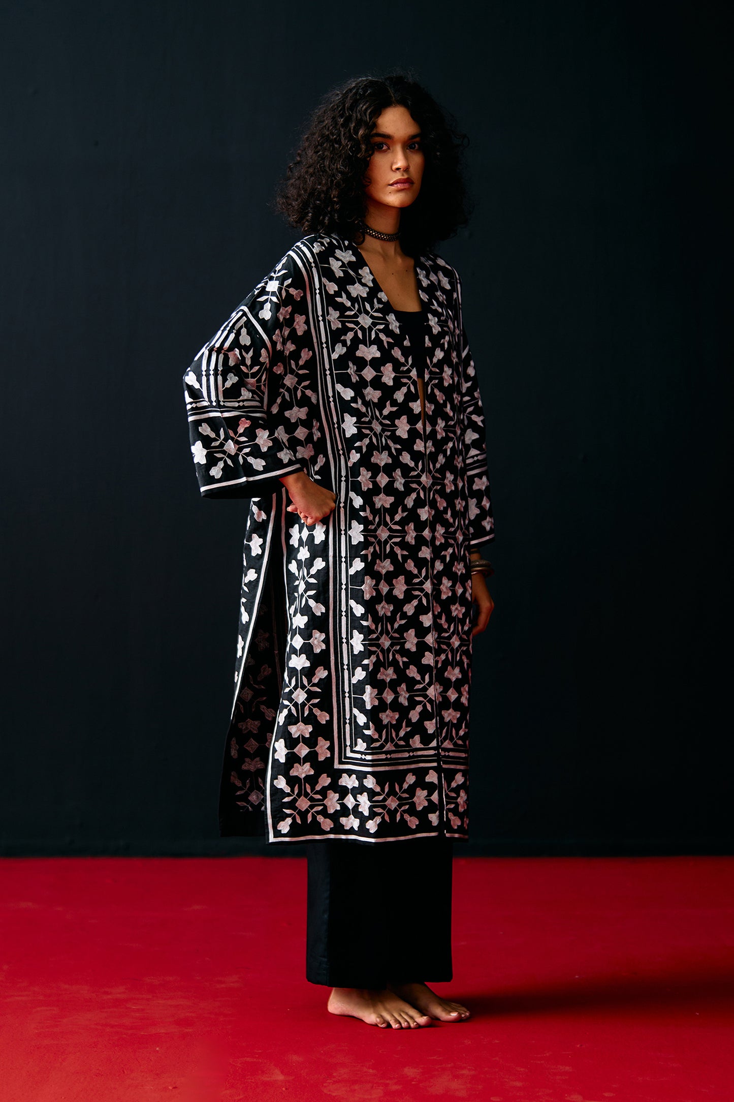 BLACK ALL-OVER FLORAL THREAD JACKET