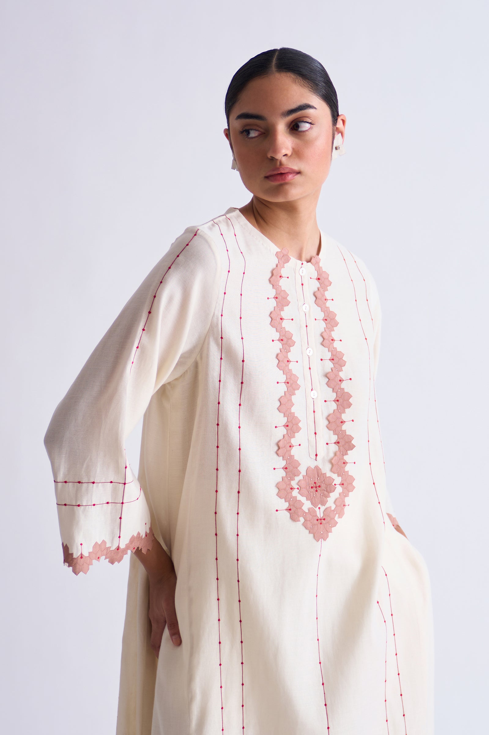 ALINE KAMEEZ