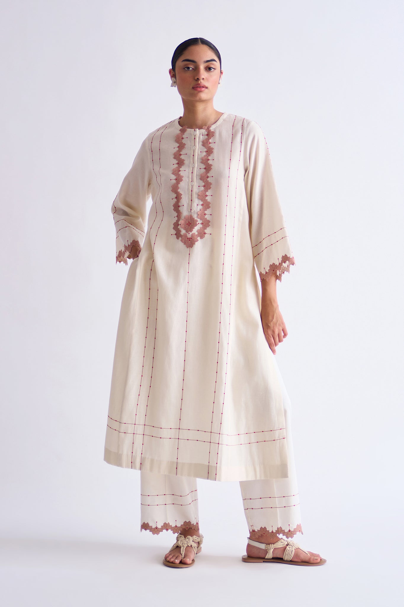 ALINE KAMEEZ