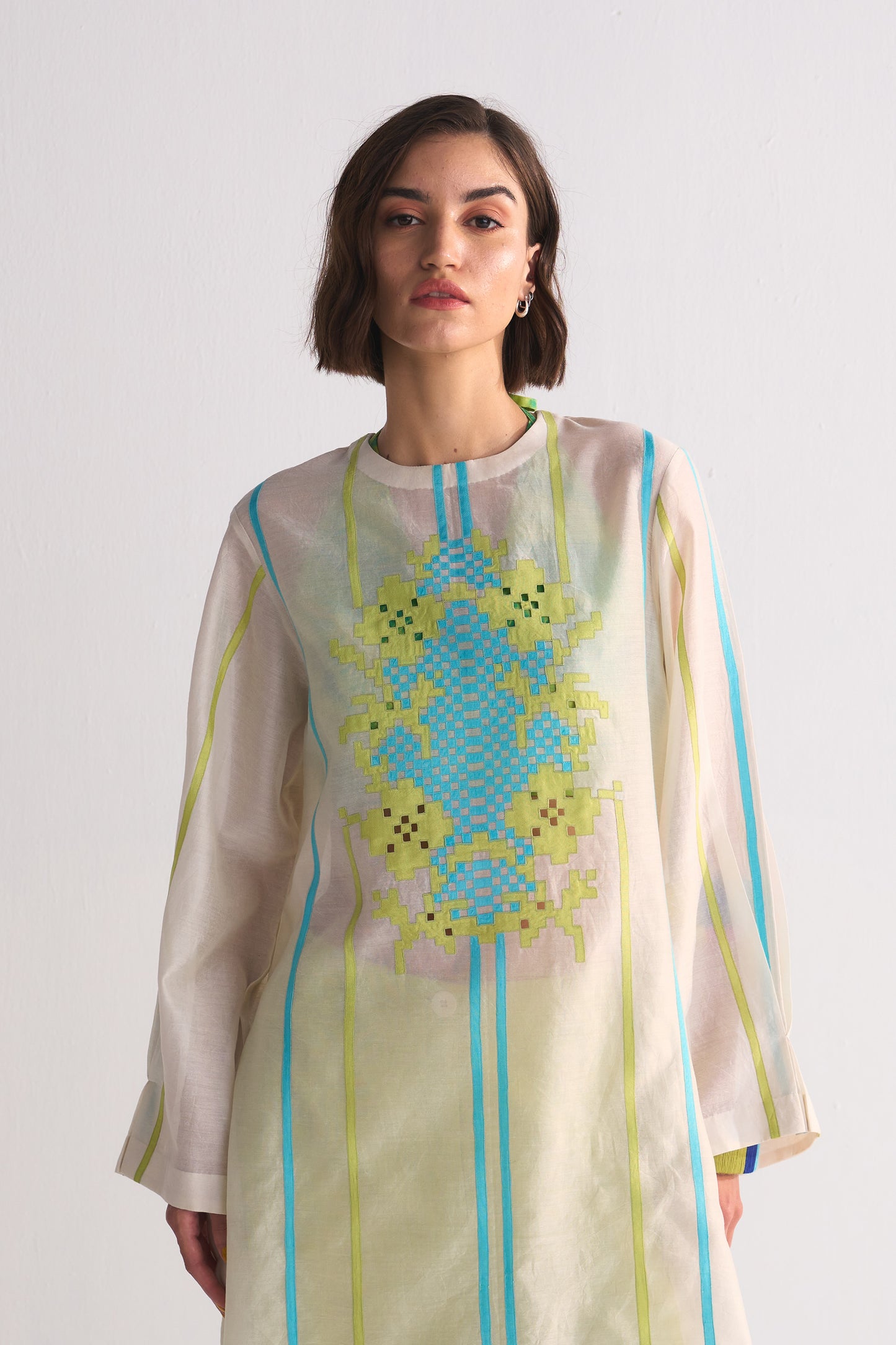 GEOMETRIC APPLIQUE' BACK TIE MILD A-LINE KAMEEZ