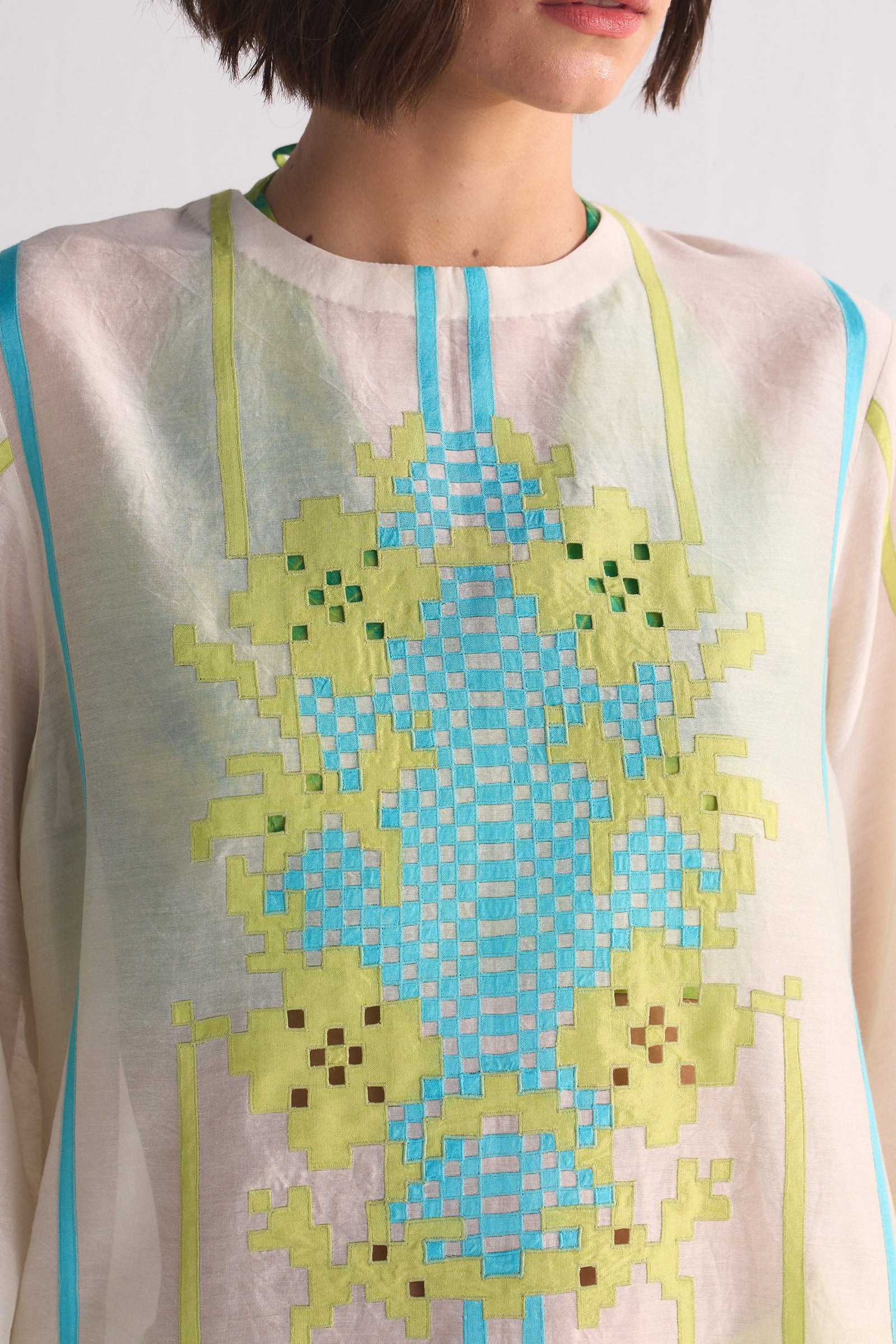 GEOMETRIC APPLIQUE' BACK TIE MILD A-LINE KAMEEZ