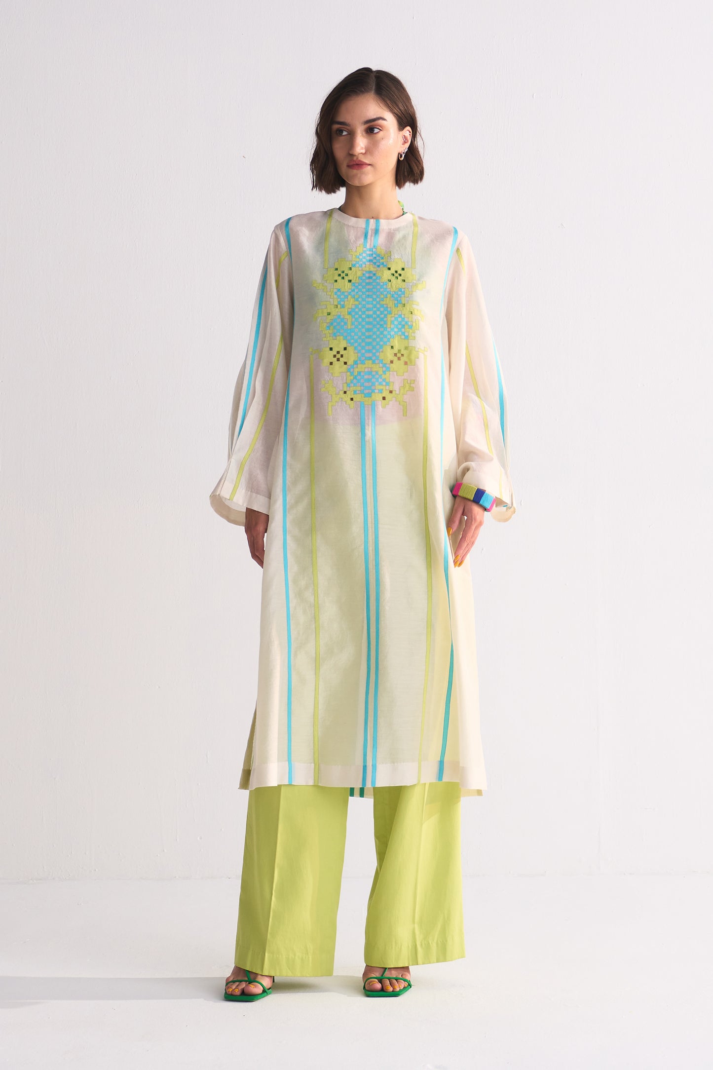 GEOMETRIC APPLIQUE' BACK TIE MILD A-LINE KAMEEZ