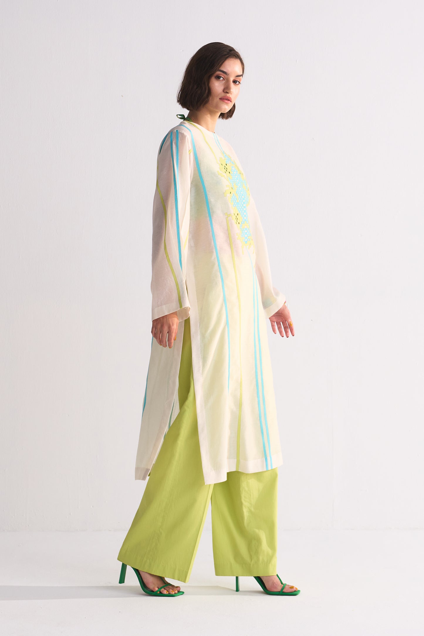 GEOMETRIC APPLIQUE' BACK TIE MILD A-LINE KAMEEZ