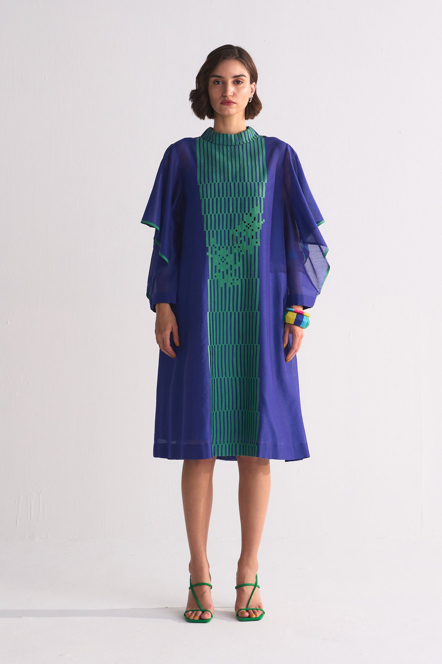 REVERSE COLLAR APPLIQUE' DRESS