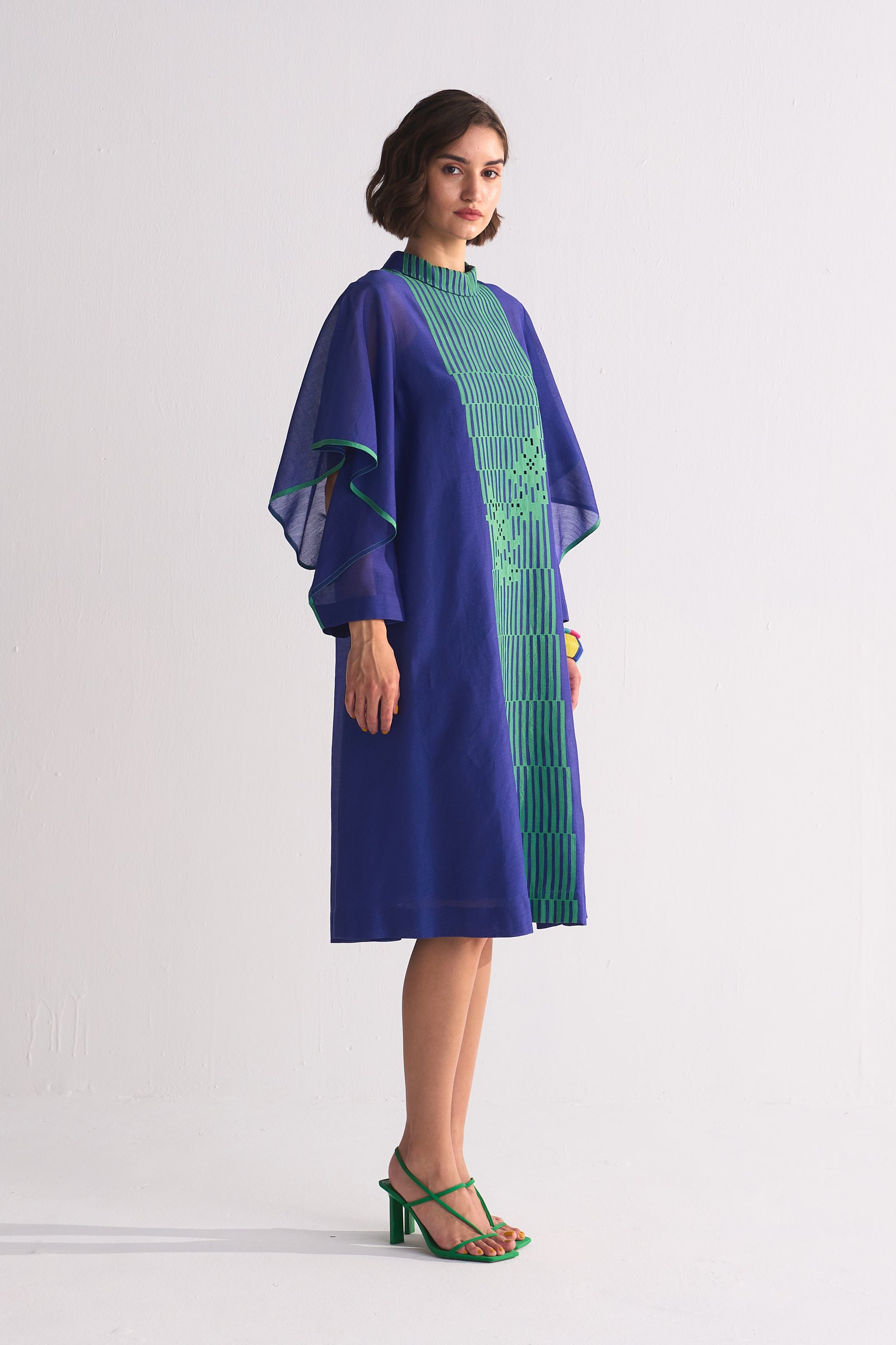 REVERSE COLLAR APPLIQUE' DRESS