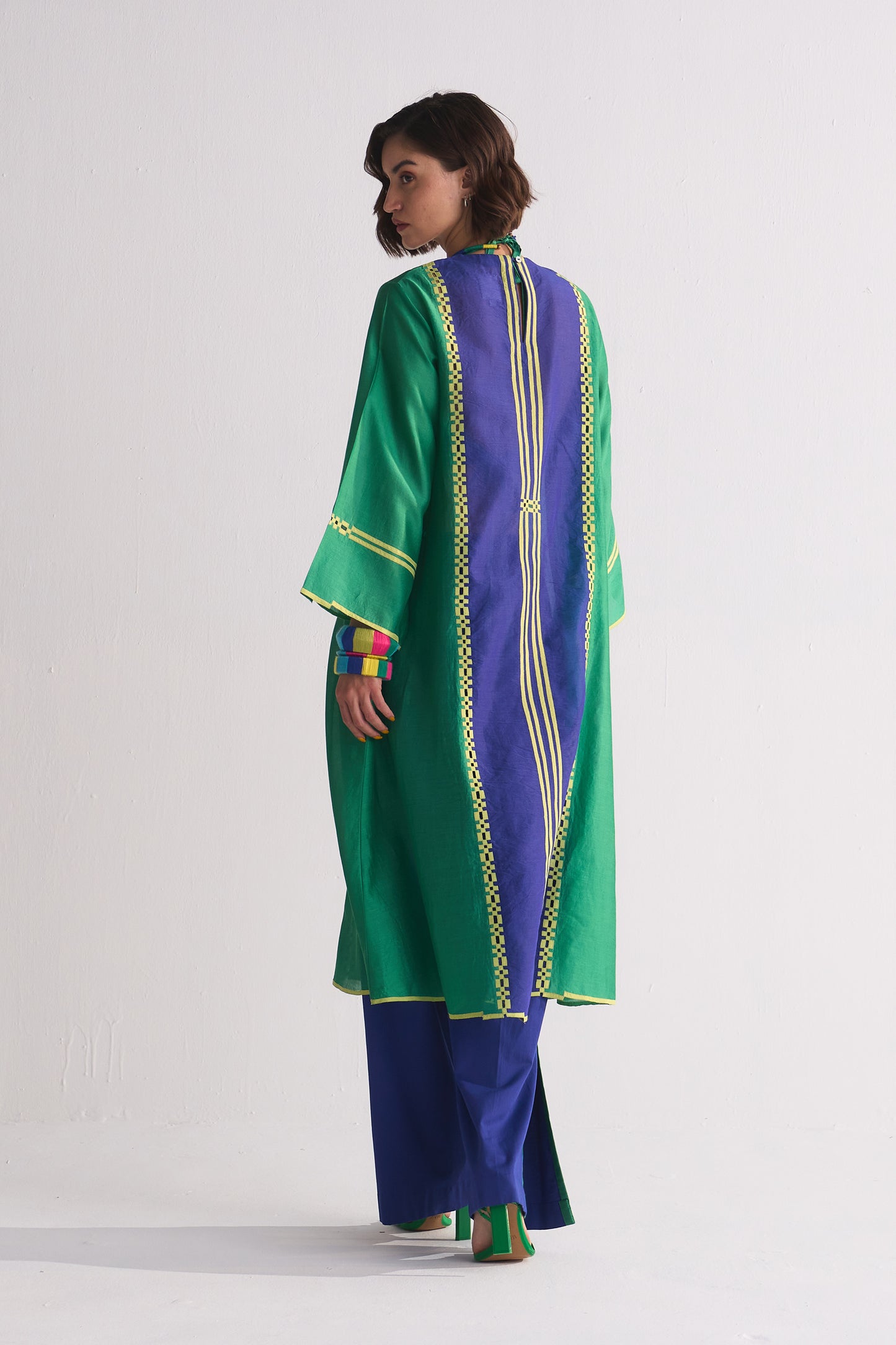 COLOUR BLOCKED KAMEEZ WITH GEOMETRIC APPLIQUE'