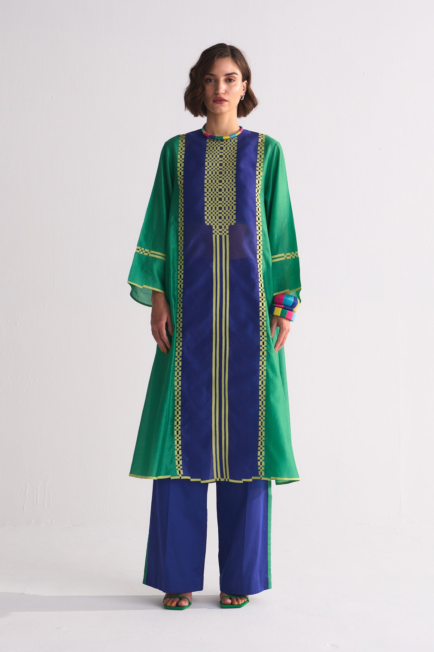 COLOUR BLOCKED KAMEEZ WITH GEOMETRIC APPLIQUE'