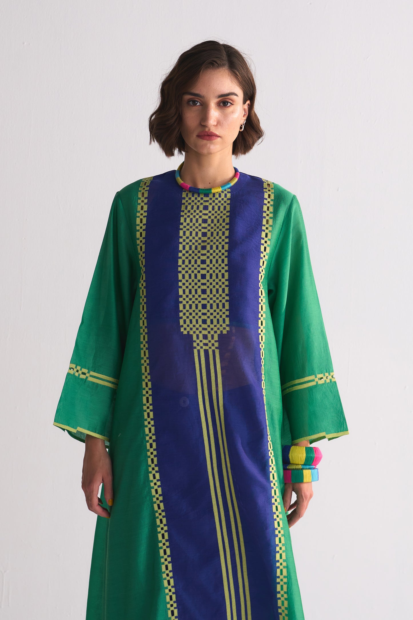 COLOUR BLOCKED KAMEEZ WITH GEOMETRIC APPLIQUE'