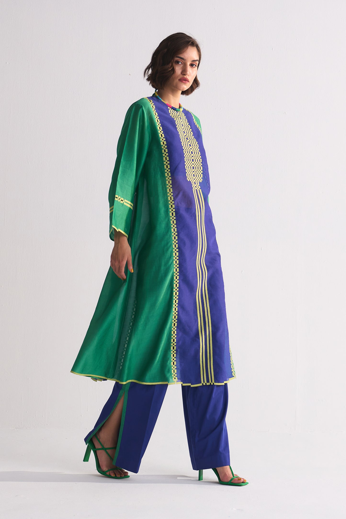 COLOUR BLOCKED KAMEEZ WITH GEOMETRIC APPLIQUE'