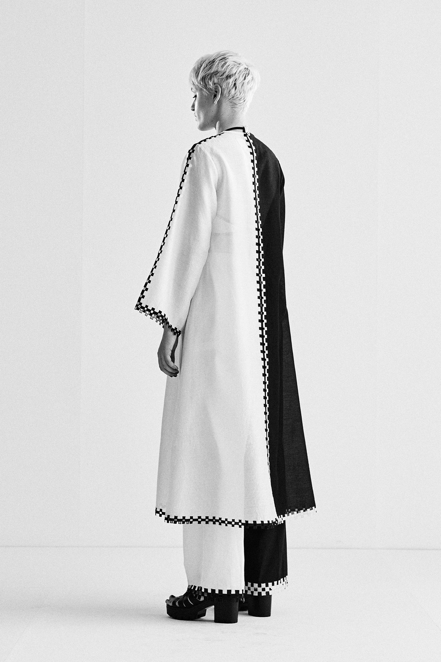 COLOUR BLOCKED APPLIQUE' AND CUTWORK CIRCULAR KAMEEZ