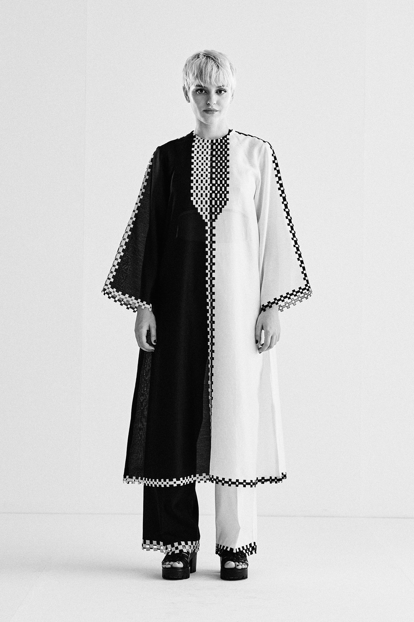 COLOUR BLOCKED APPLIQUE' AND CUTWORK CIRCULAR KAMEEZ