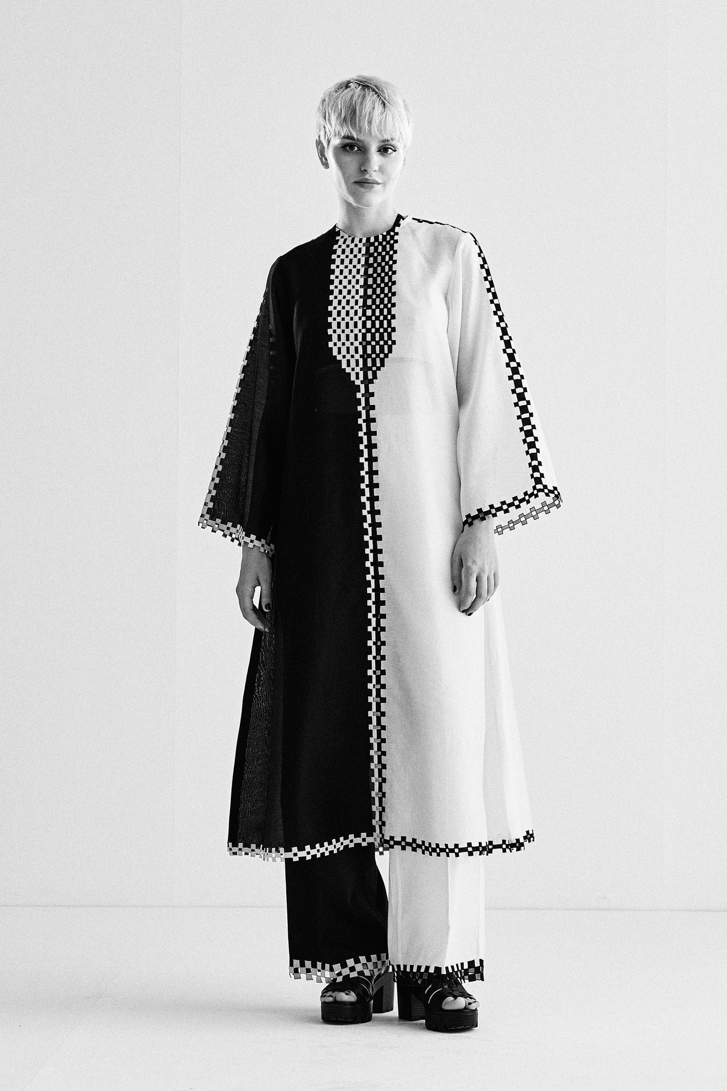 COLOUR BLOCKED APPLIQUE' AND CUTWORK CIRCULAR KAMEEZ