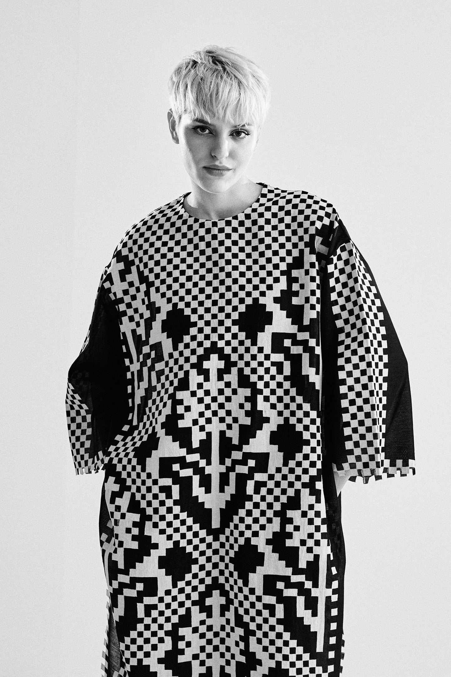 CROSS ARTWORK APPLIQUE' AND CUTWORK KAMEEZ