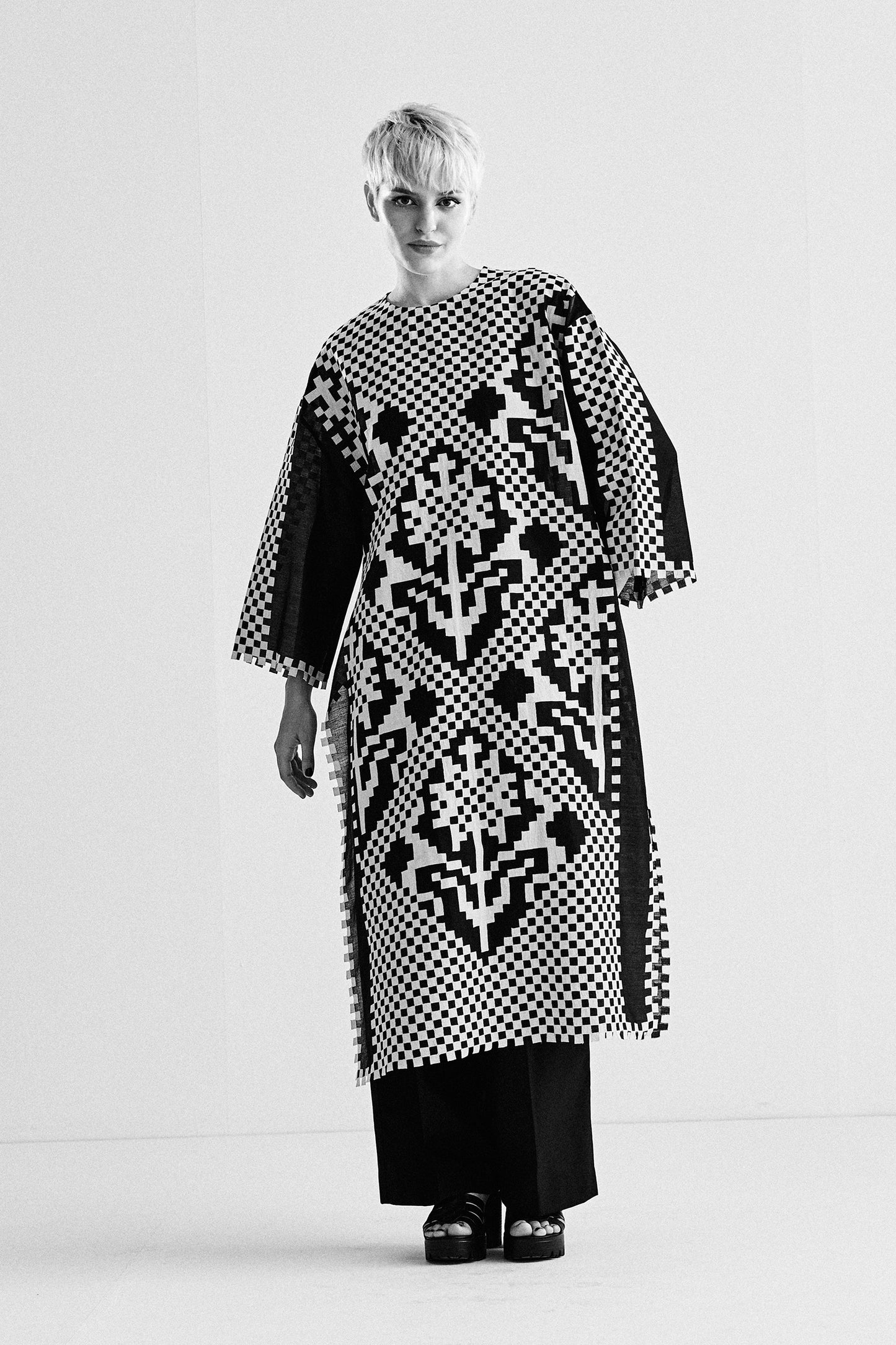 CROSS ARTWORK APPLIQUE' AND CUTWORK KAMEEZ