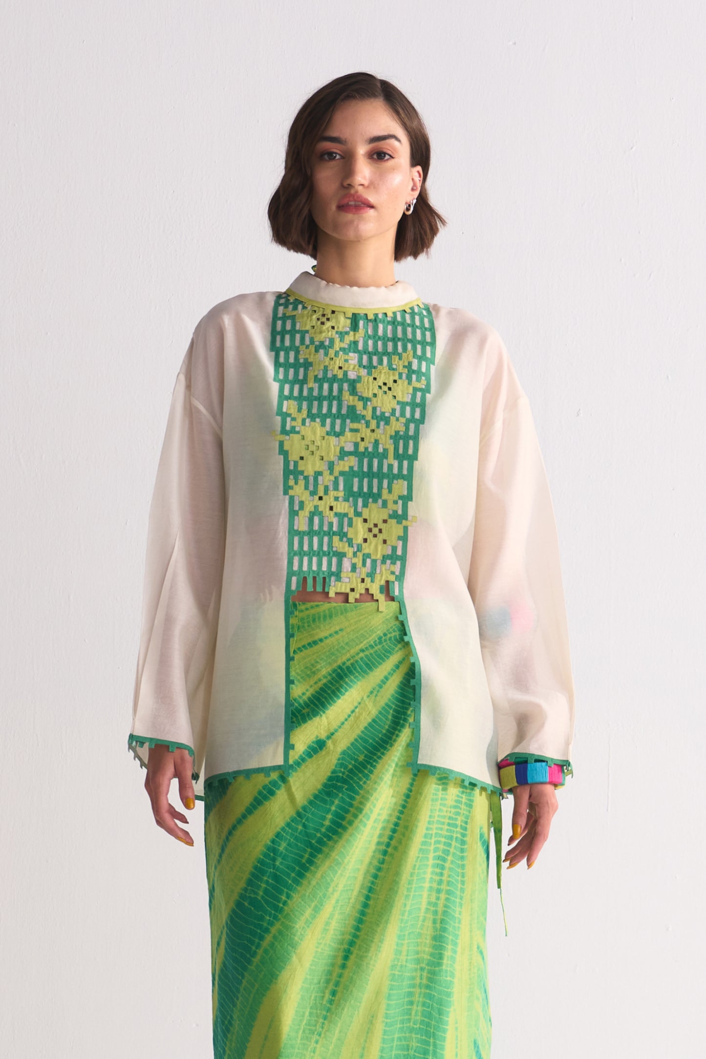 YOKE CUTWORK REVERSE COLLAR SHIRT