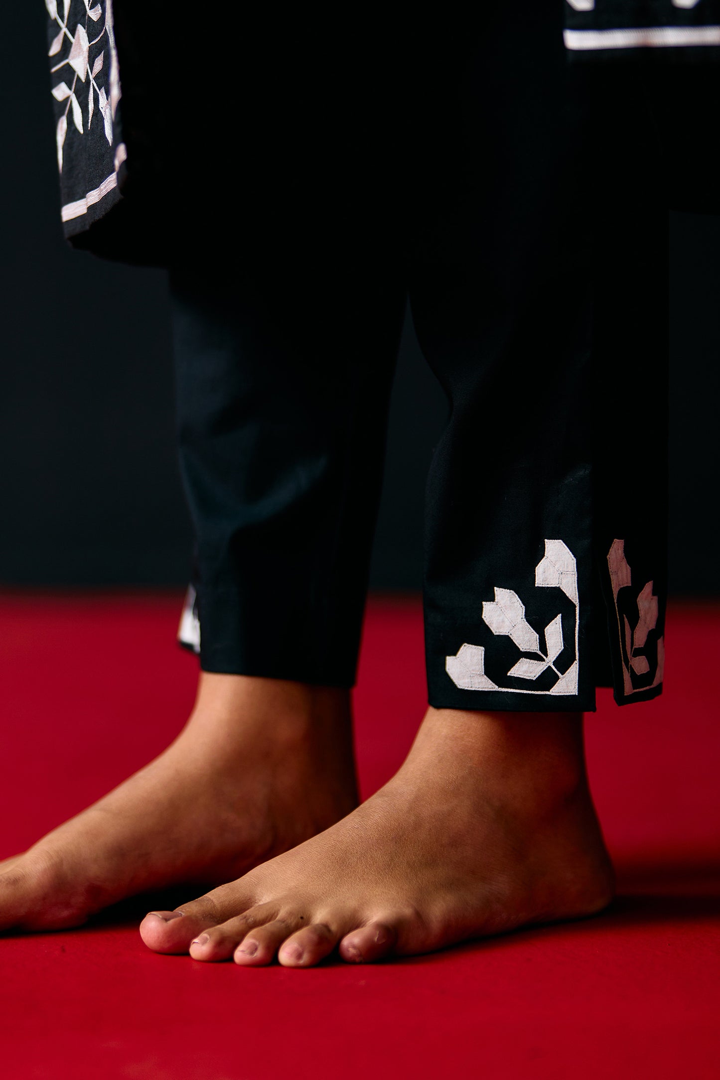 FLORAL APPLIQUE' PANTS