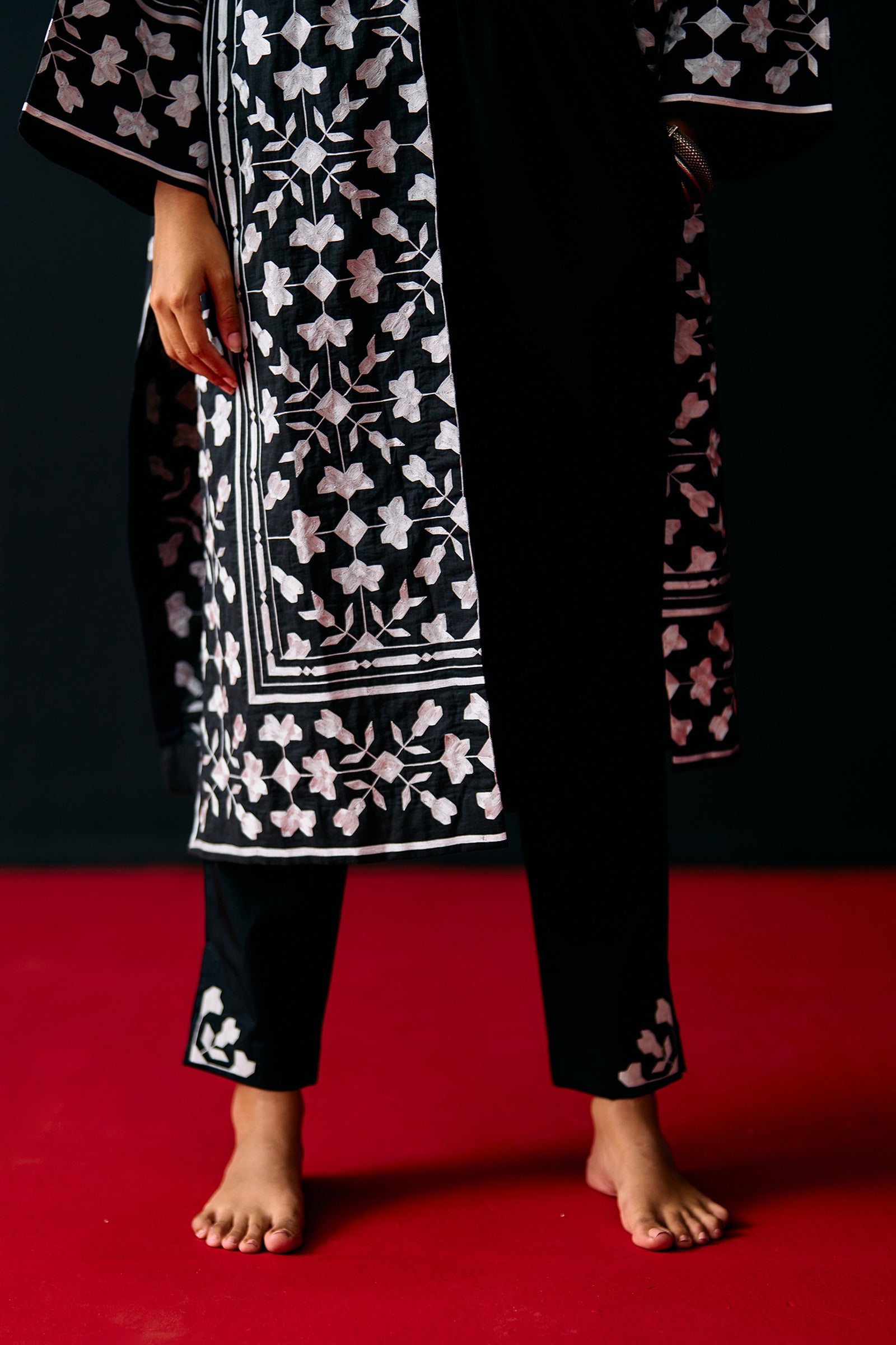 FLORAL APPLIQUE' PANTS