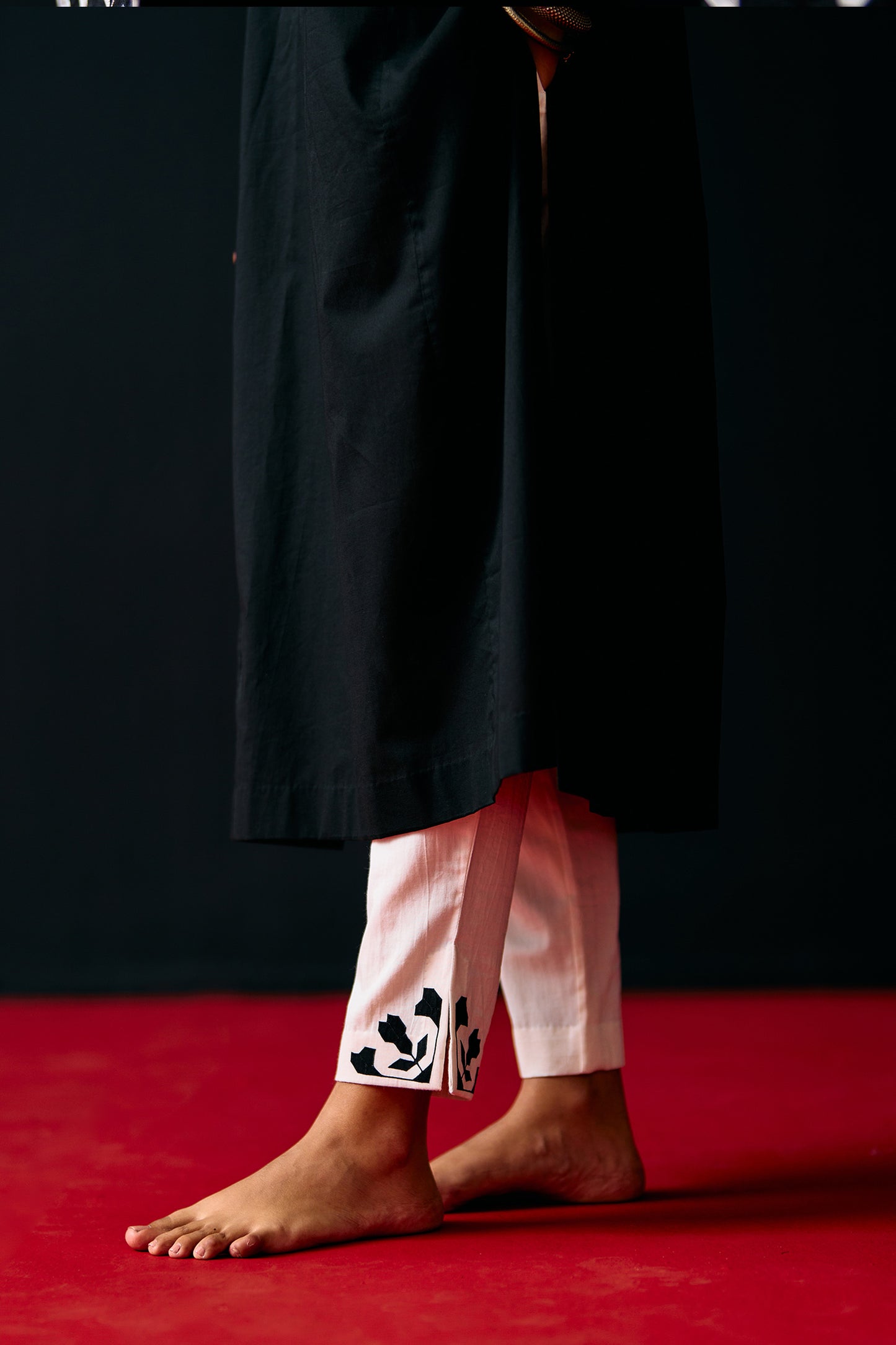 FLORAL APPLIQUE' PANTS