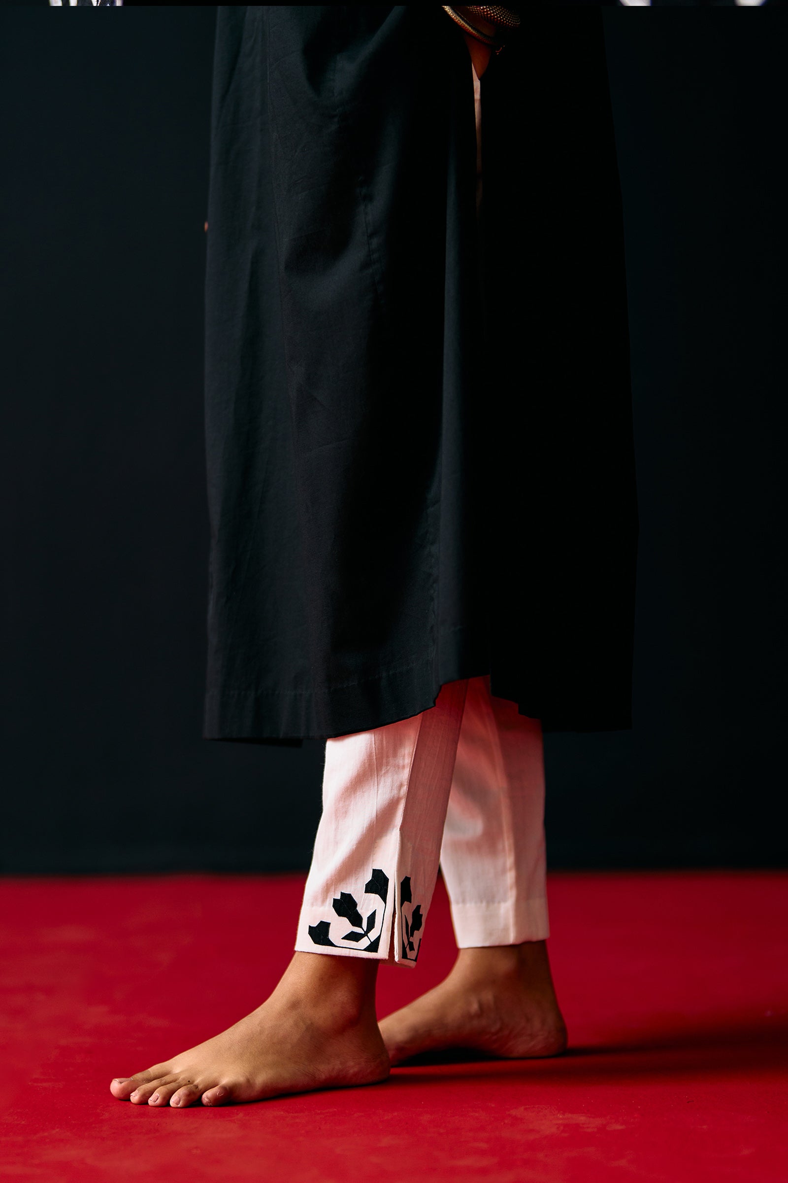 FLORAL APPLIQUE' PANTS