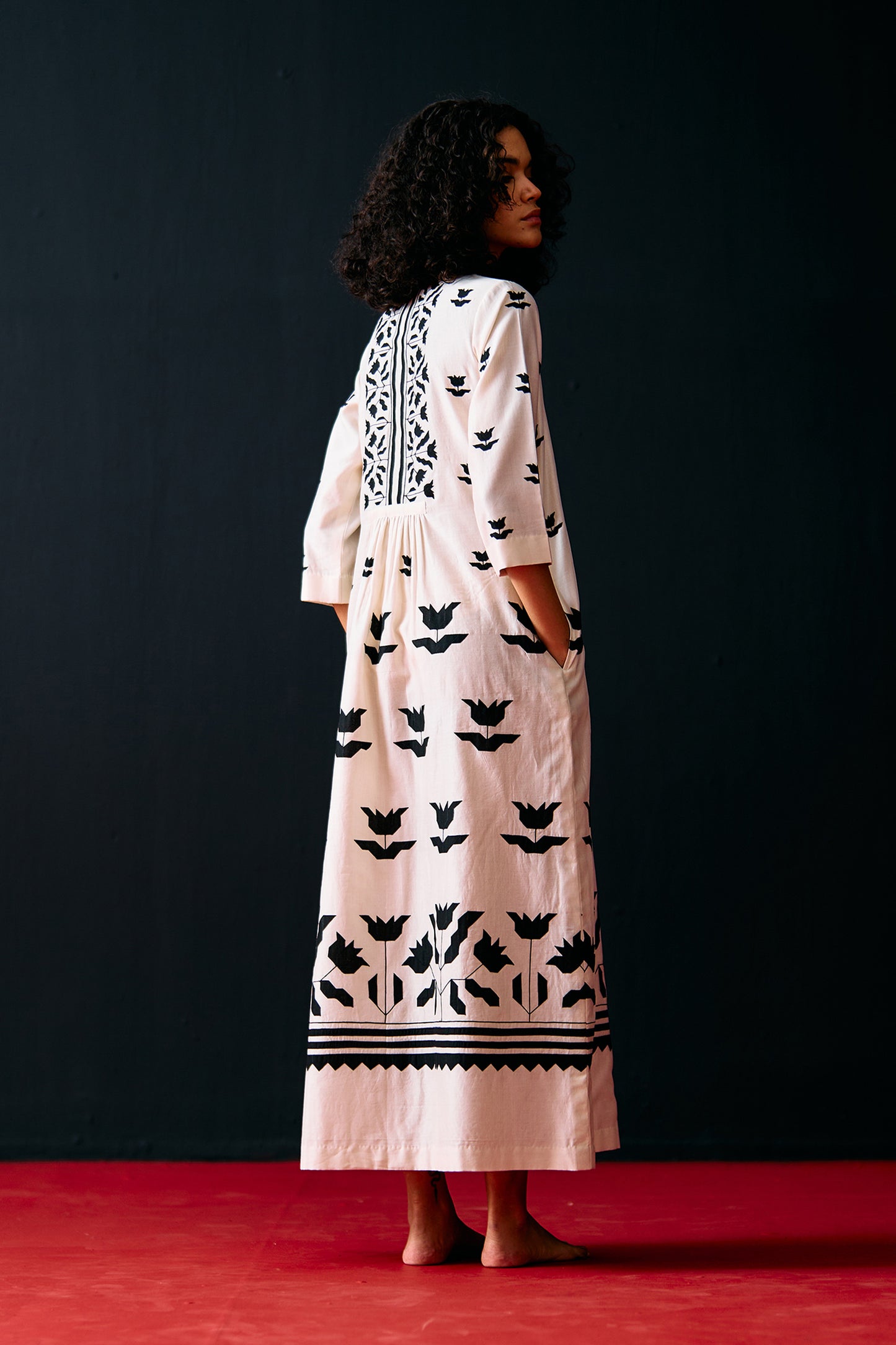 IVORY CENTRE GATHER APPLIQUE' DRESS