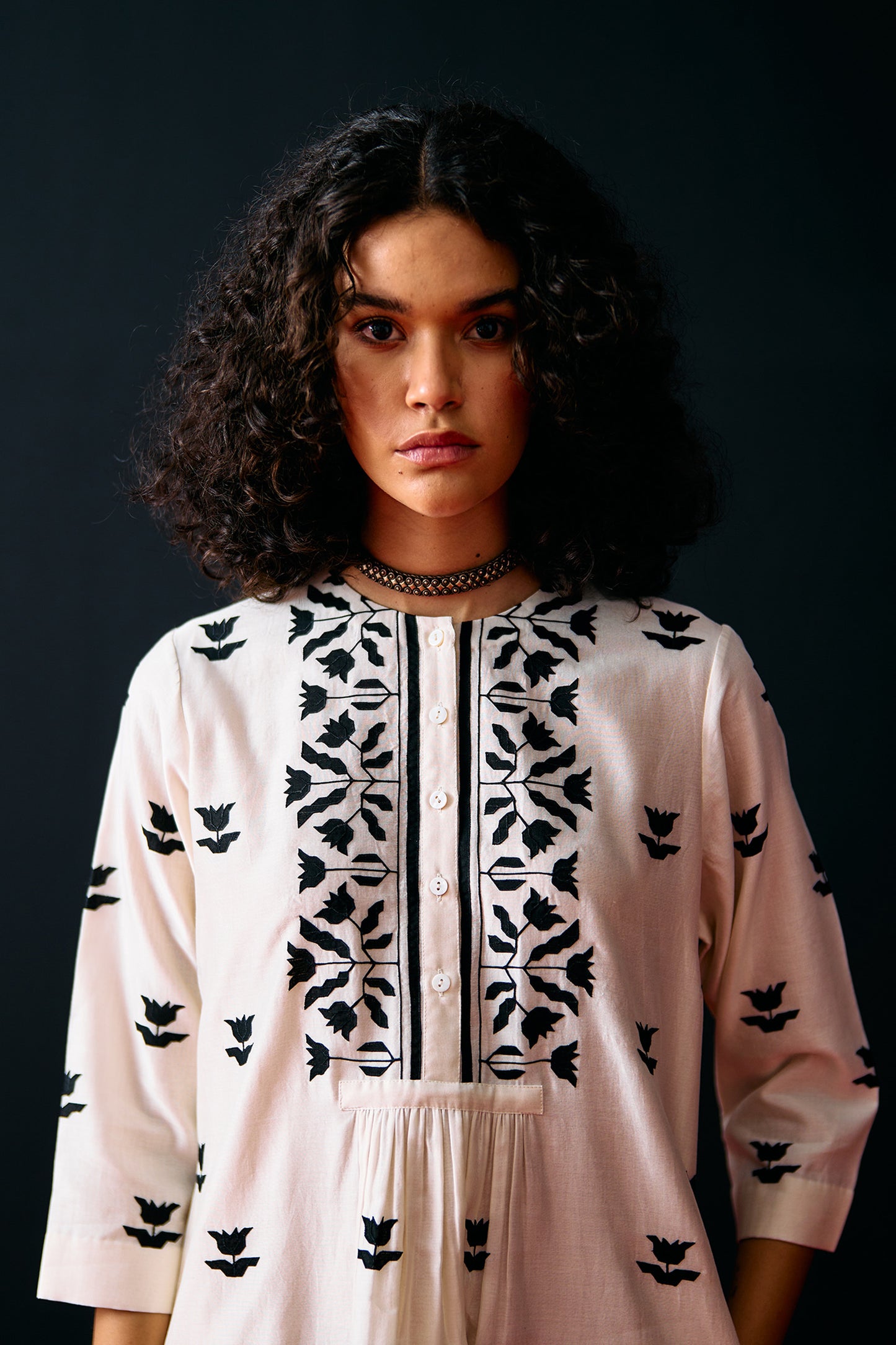 IVORY CENTRE GATHER APPLIQUE' DRESS