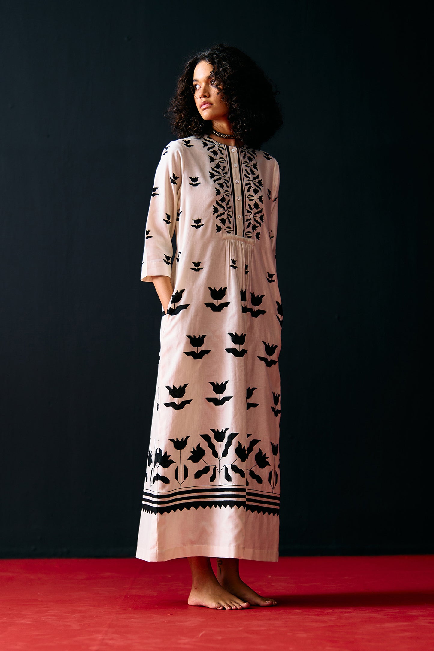 IVORY CENTRE GATHER APPLIQUE' DRESS