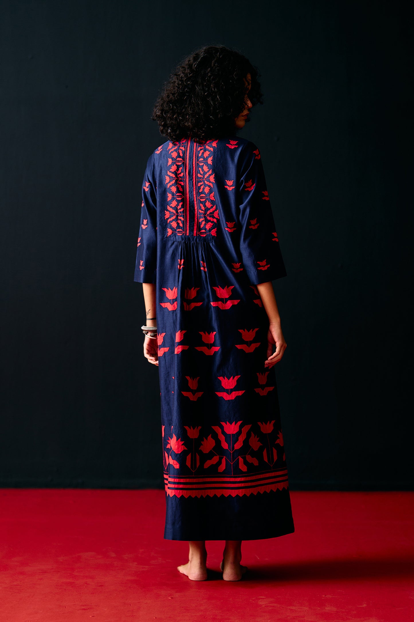 NAVY CENTRE GATHER APPLIQUE' DRESS