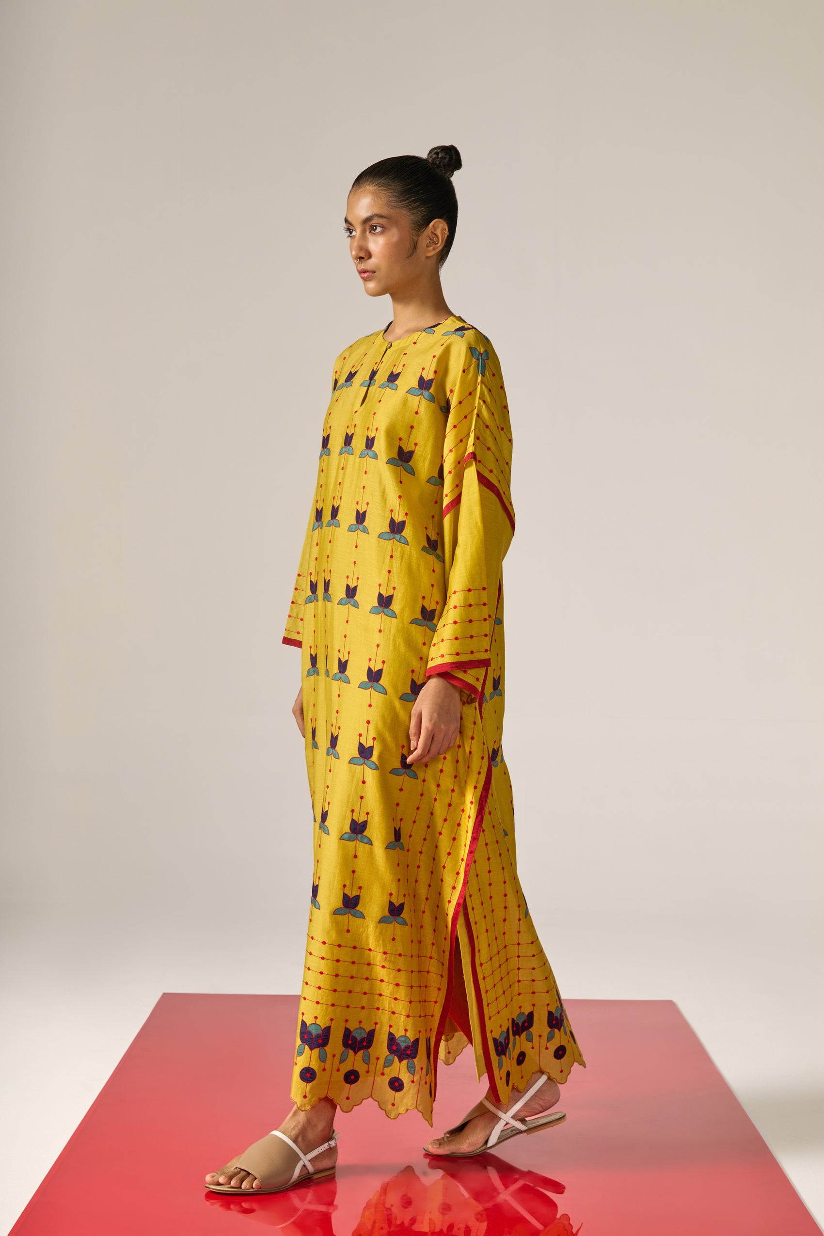 APPLIQUE' AND OUTLINE LONG KAFTAN