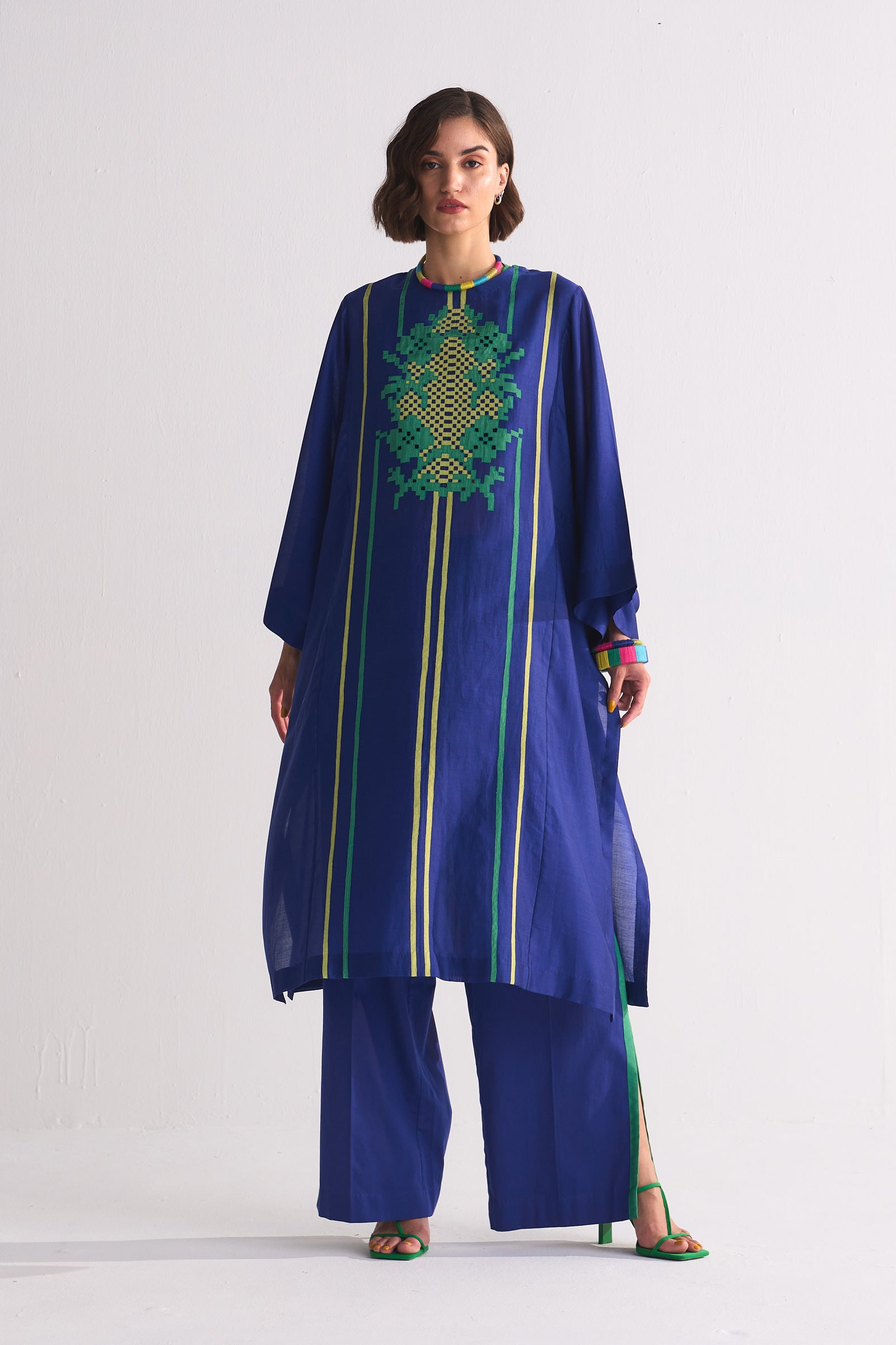 PANELLED KAFTAN KAMEEZ WITH APPLIQUE'