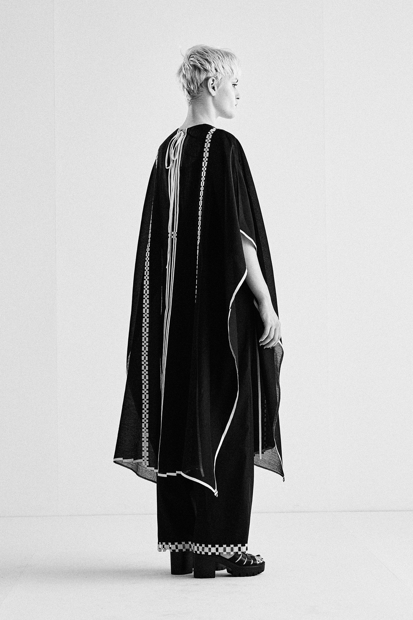 GEOMETRIC PATTERN APPLIQUE' KAFTAN