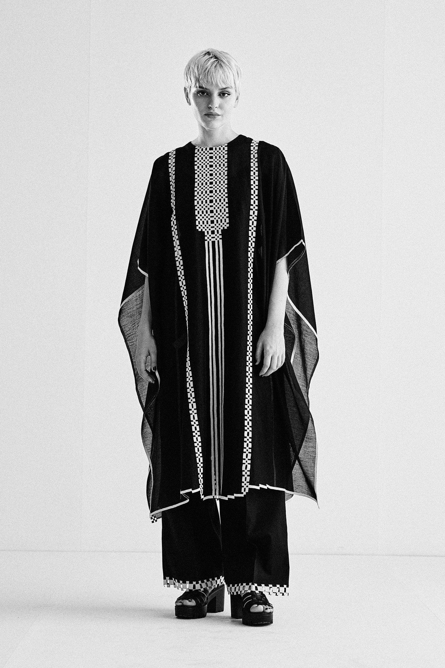 GEOMETRIC PATTERN APPLIQUE' KAFTAN