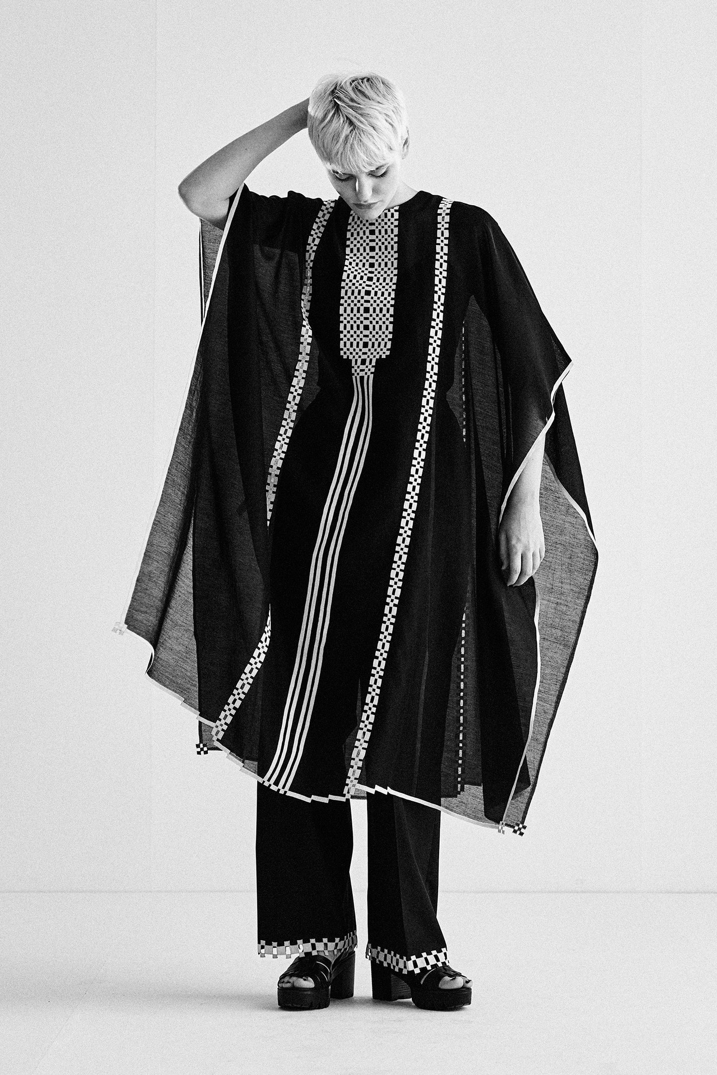 GEOMETRIC PATTERN APPLIQUE' KAFTAN