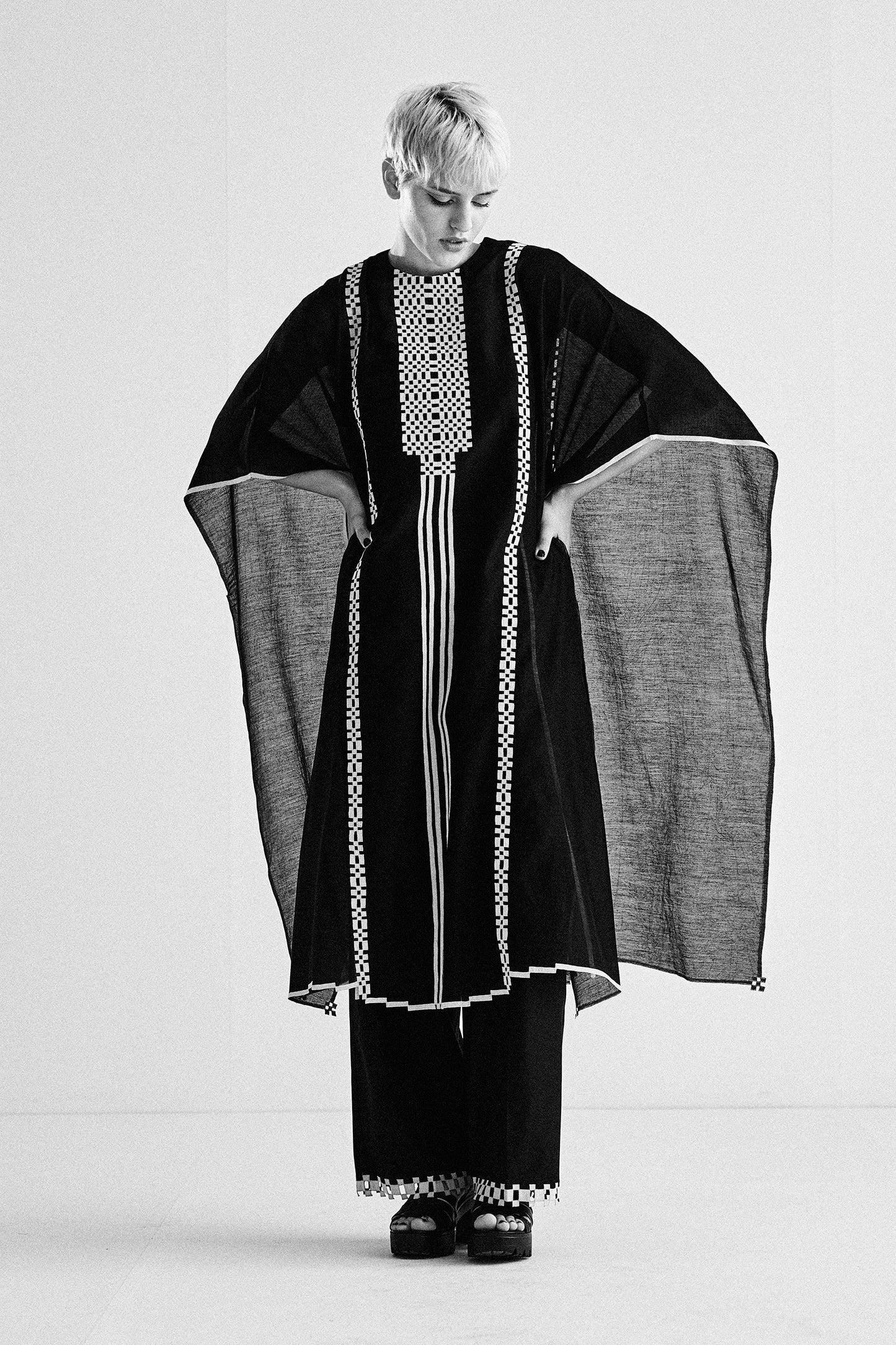 GEOMETRIC PATTERN APPLIQUE' KAFTAN