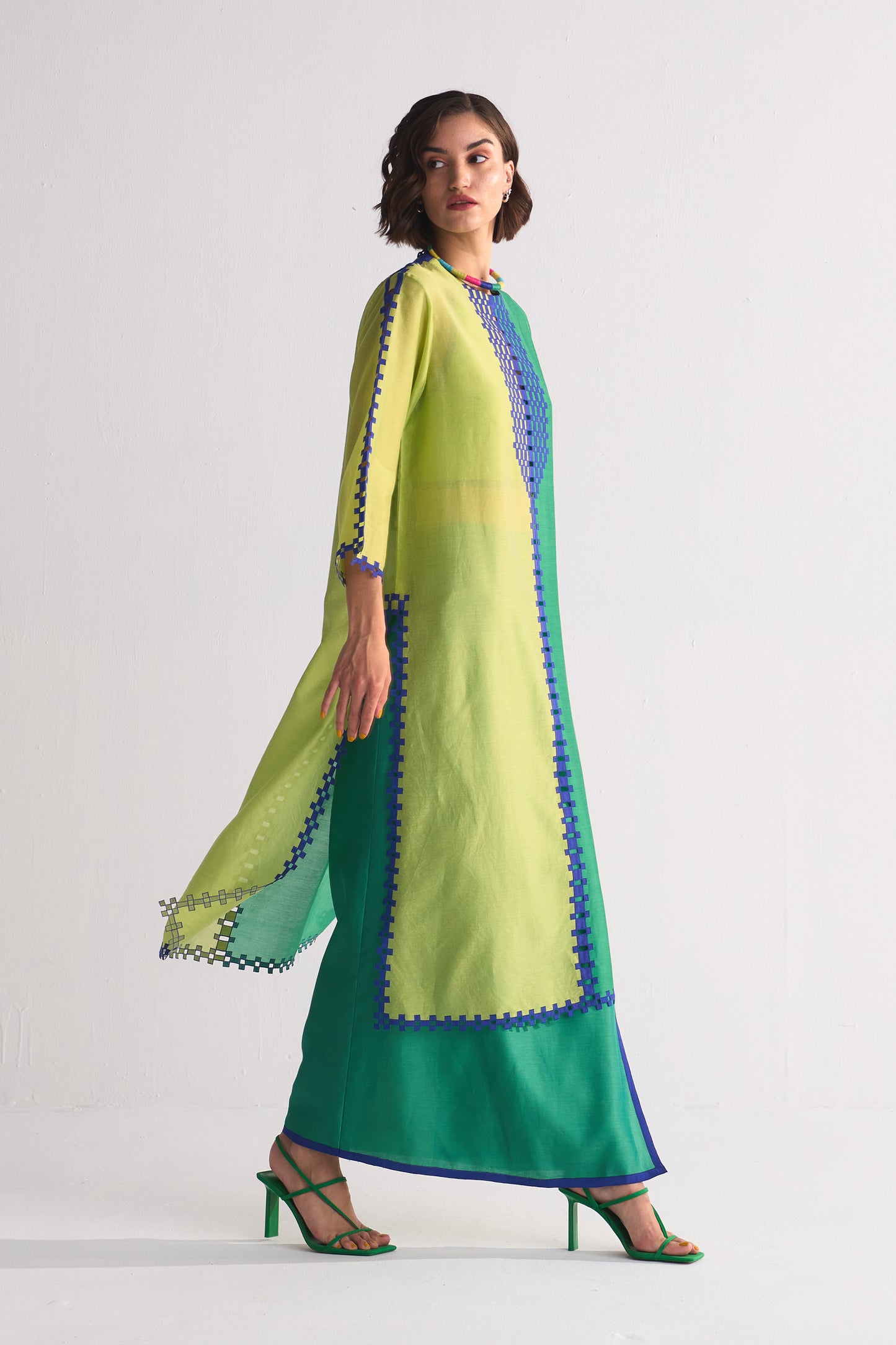 COLOUR BLOCKED APPLIQUE' AND CUTWORK KAMEEZ