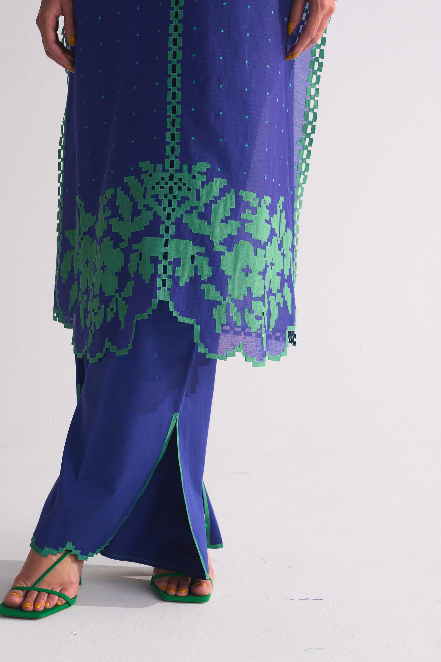 DOT DOT KAMEEZ WITH FLORAL SCALLOP APPLIQUE' AND CUTWORK