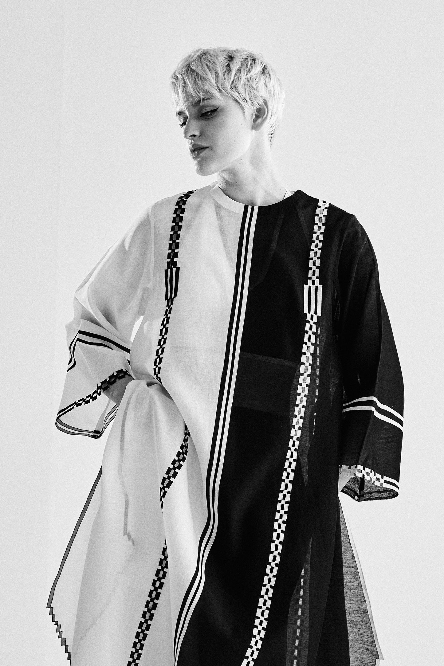 COLOUR BLOCKED APPLIQUE' AND CUTWORK KAMEEZ