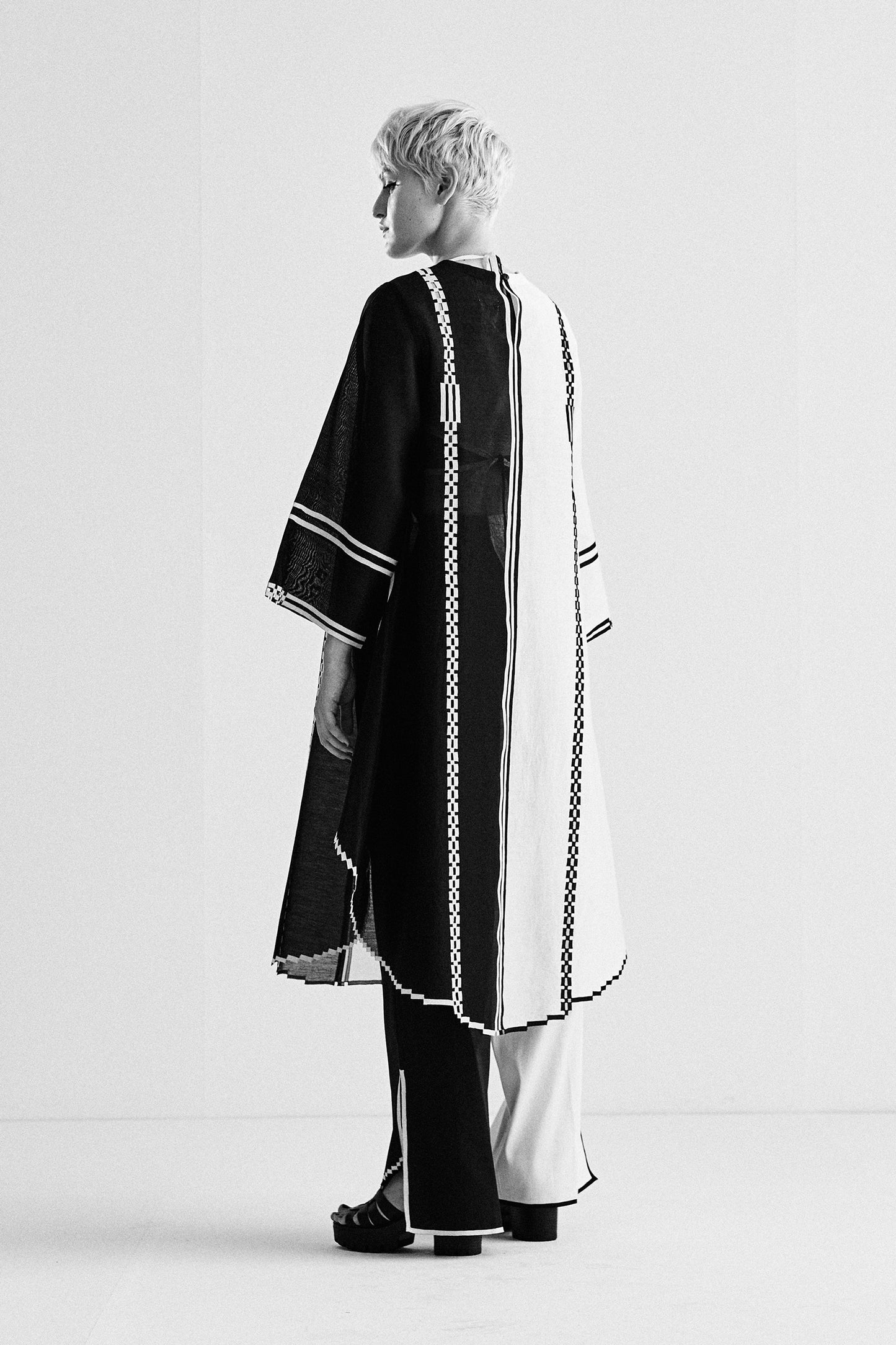 COLOUR BLOCKED APPLIQUE' AND CUTWORK KAMEEZ