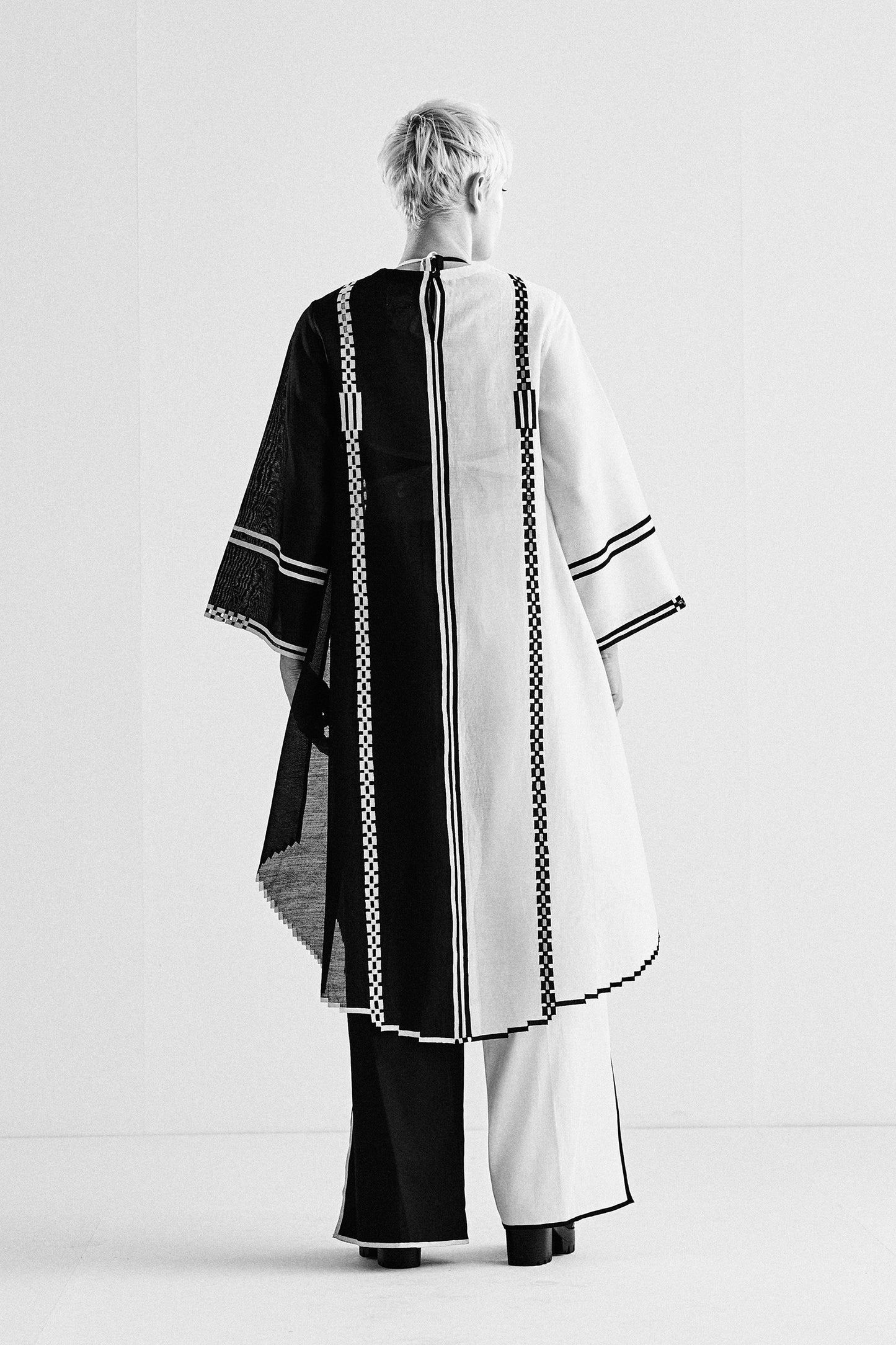 COLOUR BLOCKED APPLIQUE' AND CUTWORK KAMEEZ