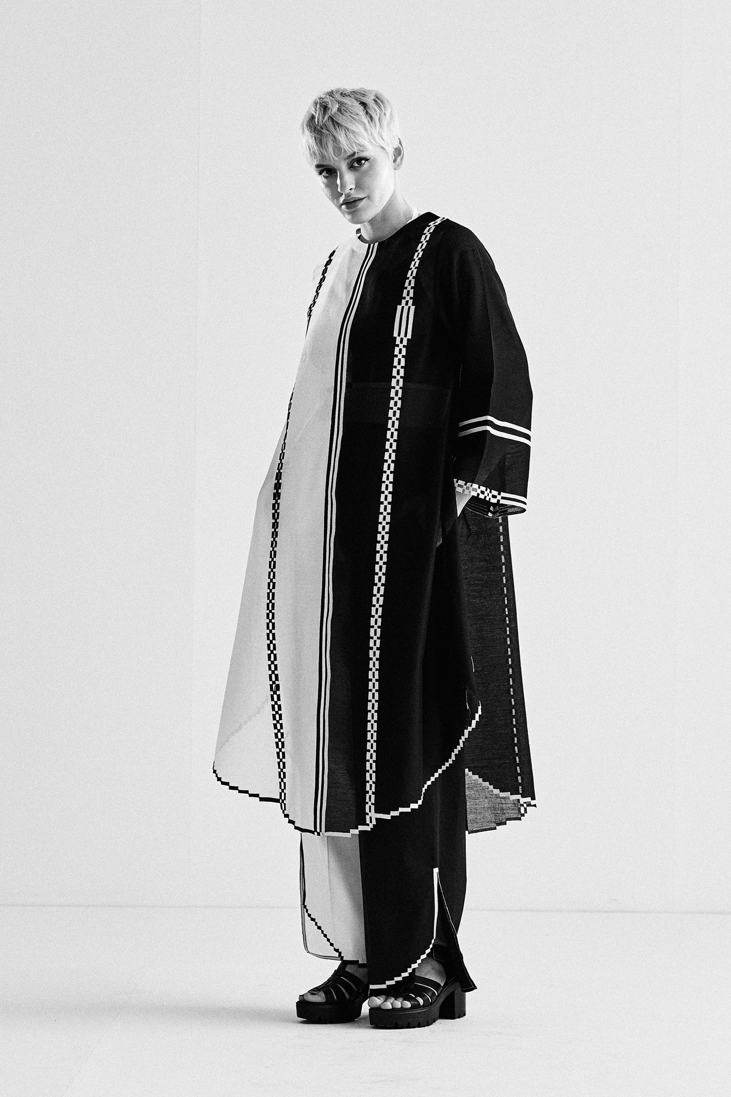 COLOUR BLOCKED APPLIQUE' AND CUTWORK KAMEEZ