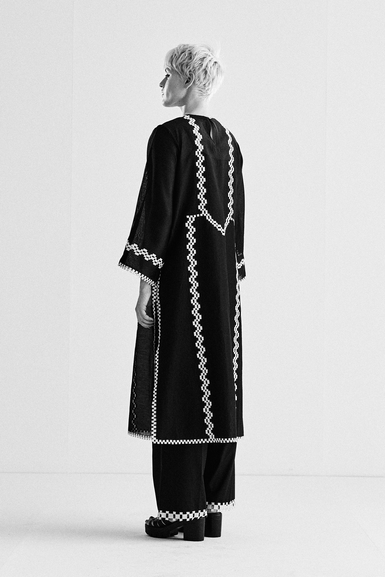 MILD ALINE KAMEEZ WITH APPLIQUE' AND CUTWORK