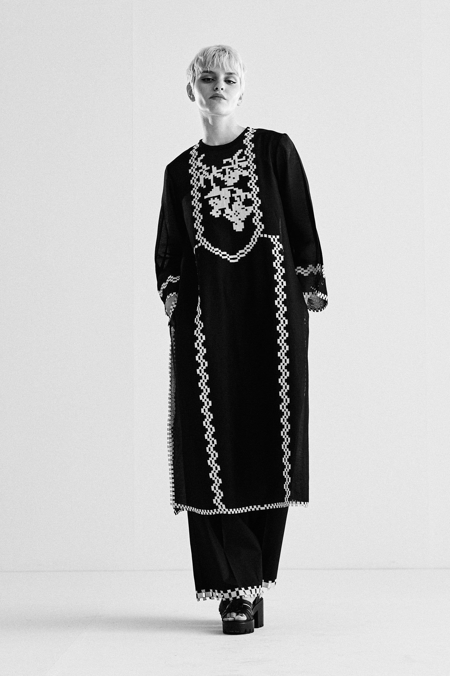 MILD ALINE KAMEEZ WITH APPLIQUE' AND CUTWORK