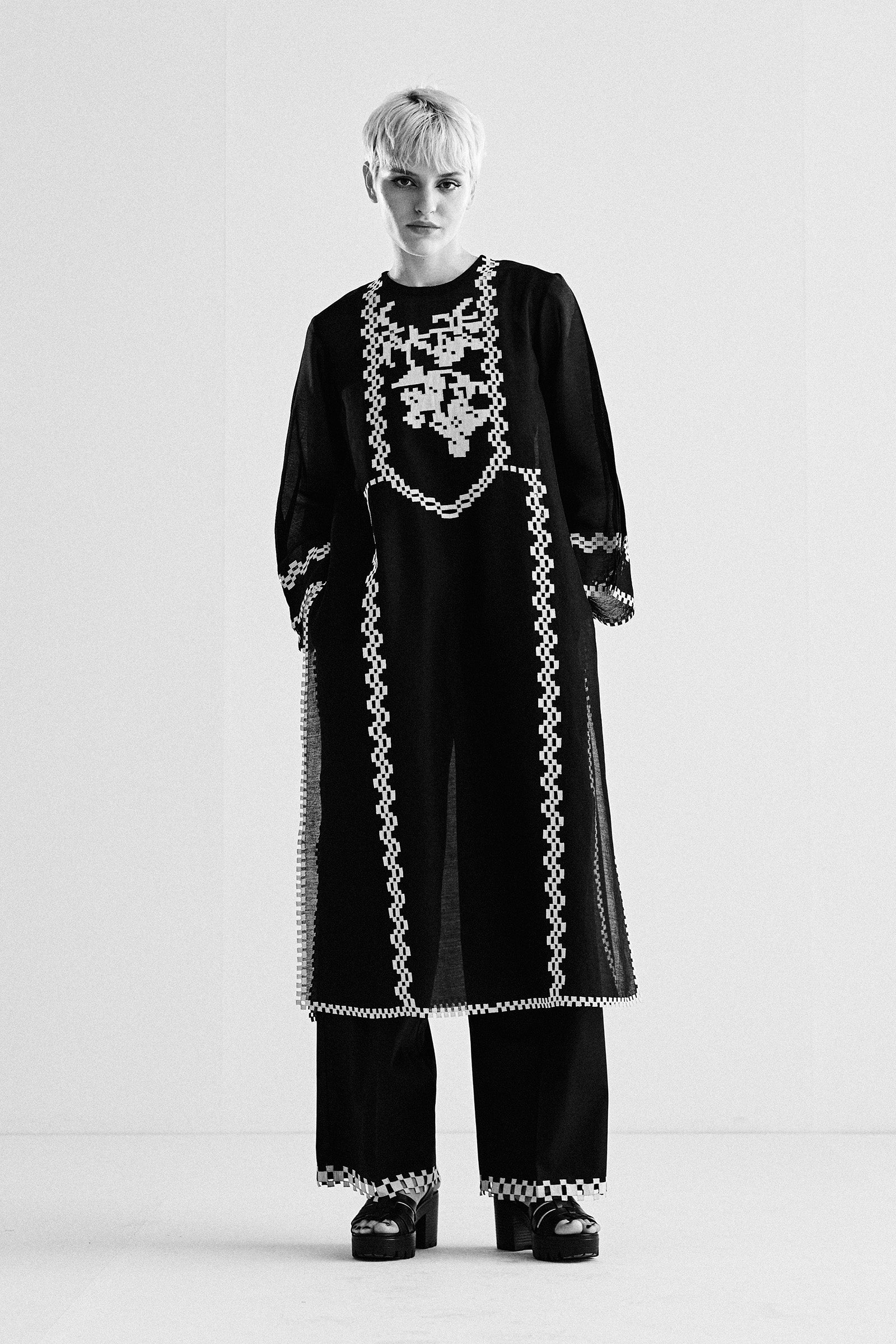 MILD ALINE KAMEEZ WITH APPLIQUE' AND CUTWORK