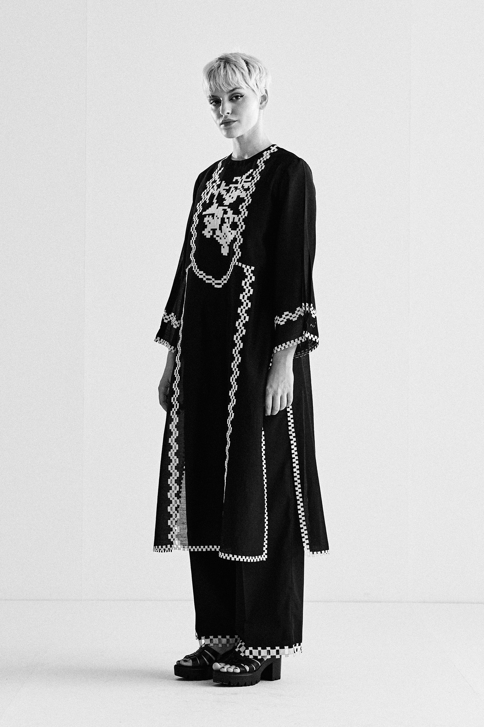 MILD ALINE KAMEEZ WITH APPLIQUE' AND CUTWORK