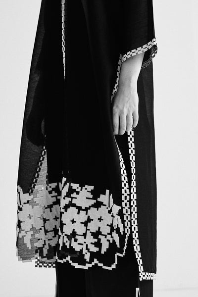 KAMEEZ WITH FLORAL SCALLOP APPLIQUE' AND CUTWORK