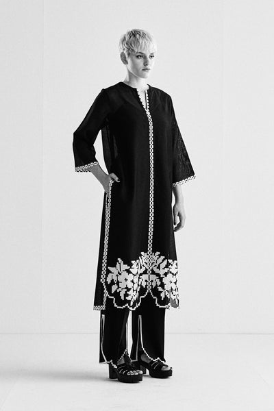 KAMEEZ WITH FLORAL SCALLOP APPLIQUE' AND CUTWORK