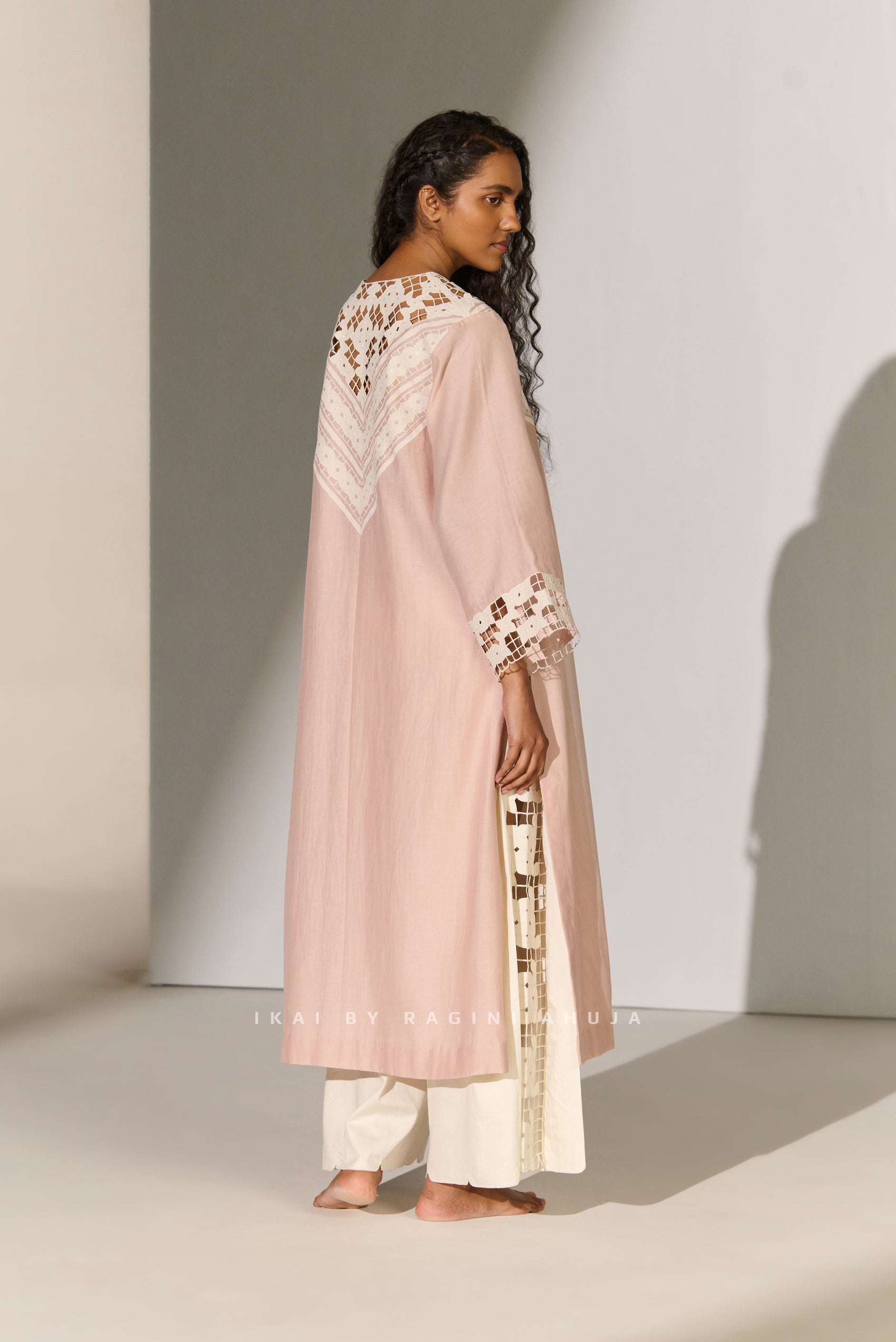 GEOMETRIC FLORAL NECK CUTWORK KAMEEZ SMV