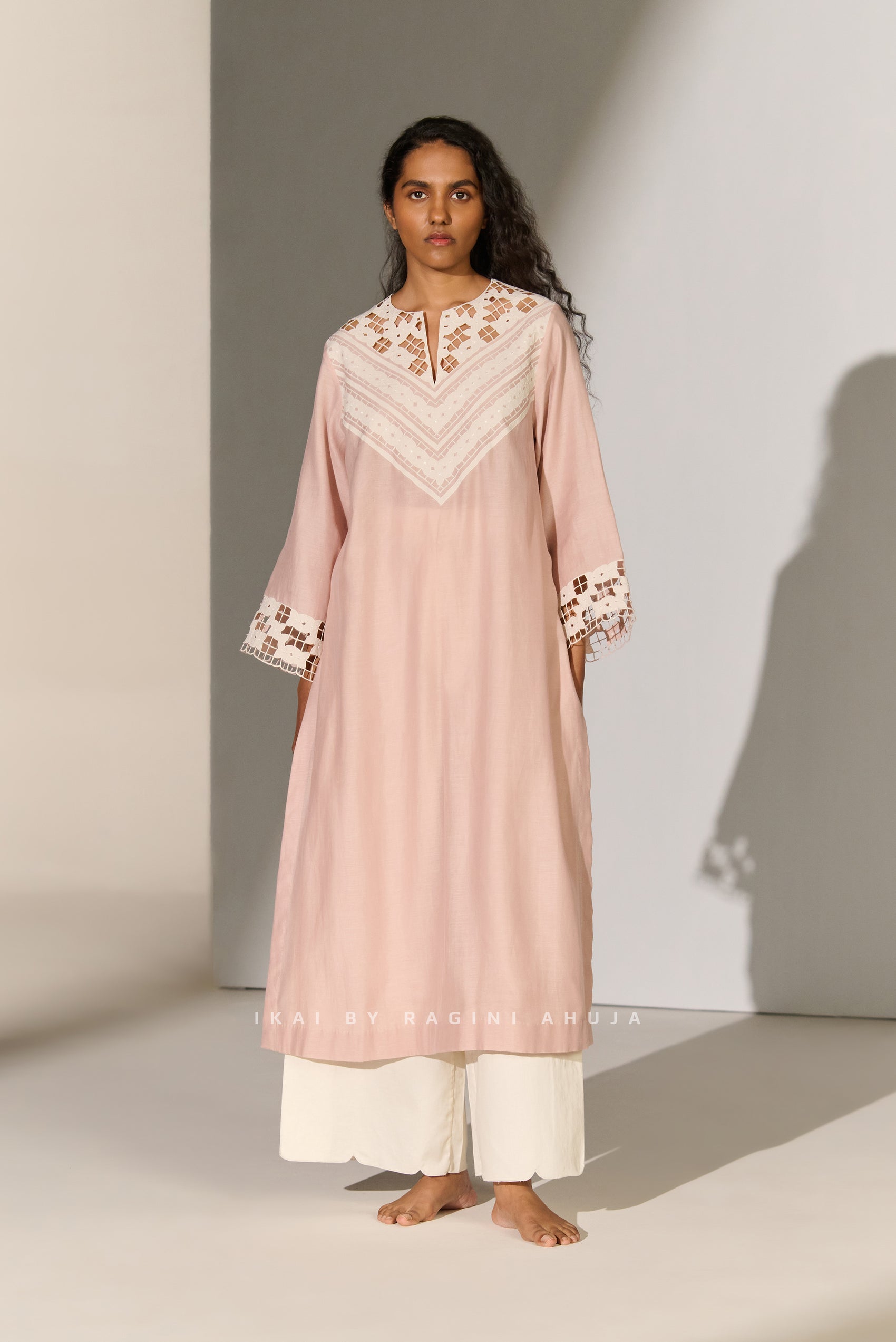 GEOMETRIC FLORAL NECK CUTWORK KAMEEZ SMV