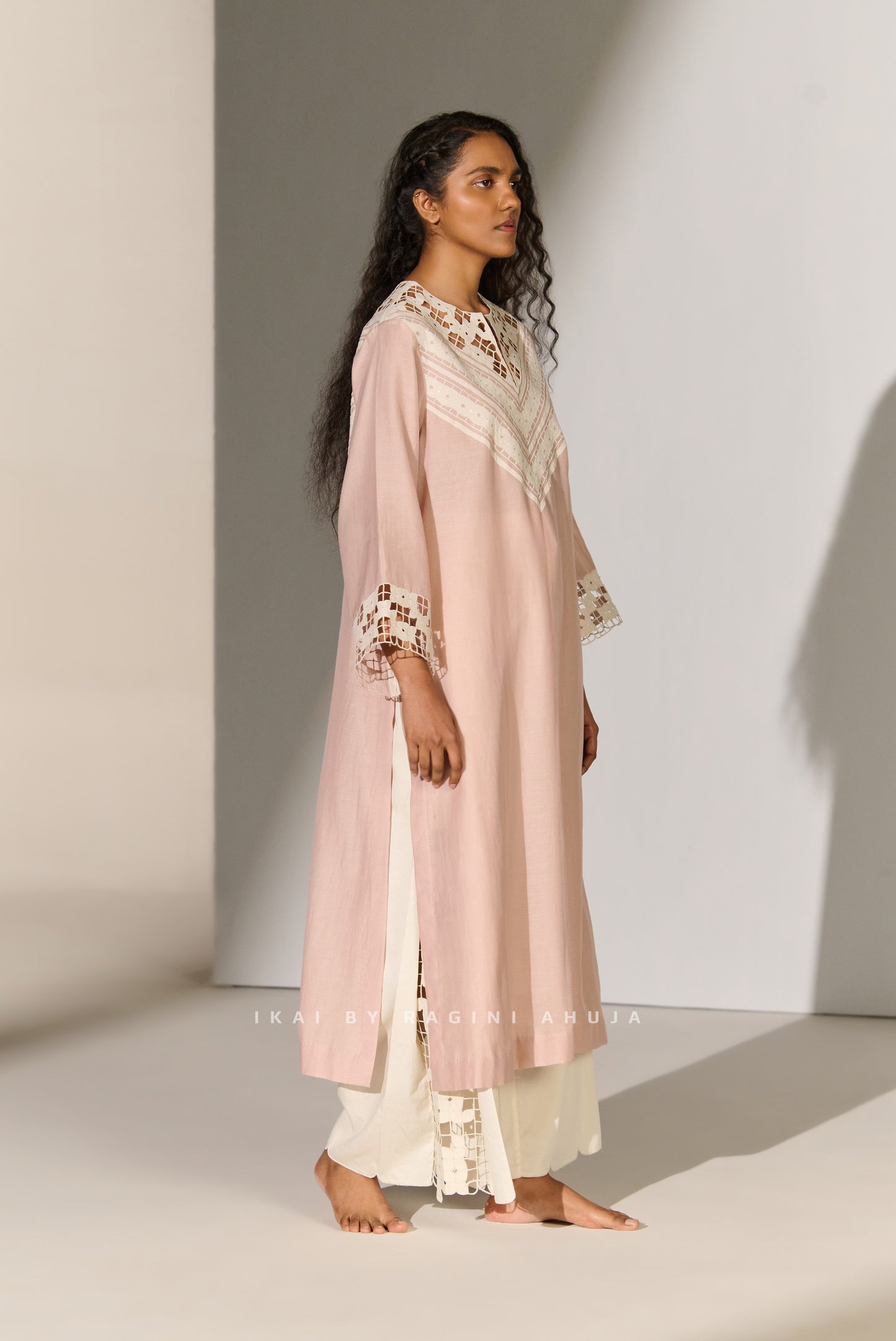 GEOMETRIC FLORAL NECK CUTWORK KAMEEZ SMV