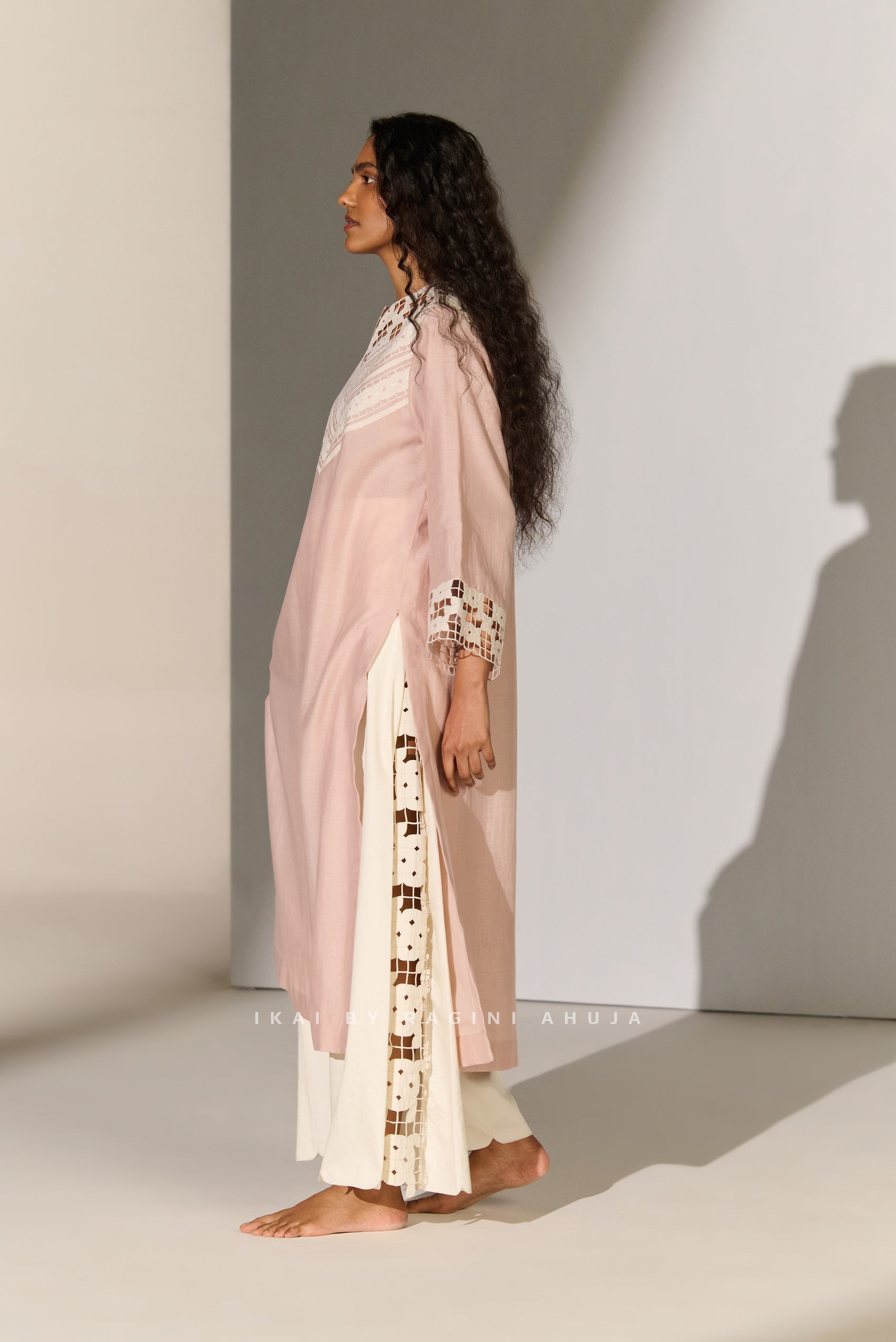 GEOMETRIC FLORAL NECK CUTWORK KAMEEZ SMV